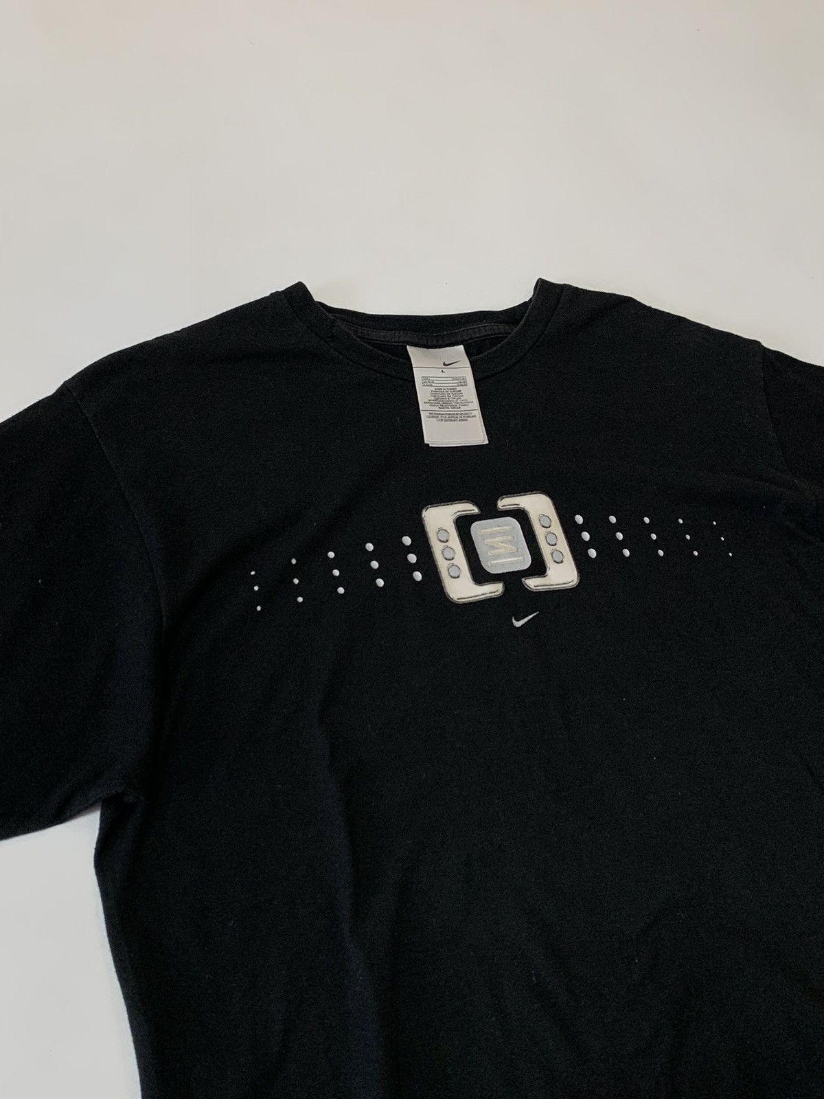 Vintage Vintage Nike ShoxT-Shirt Black Center Logo L Size US L / EU 52-54 / 3 - 1 Thumbnail