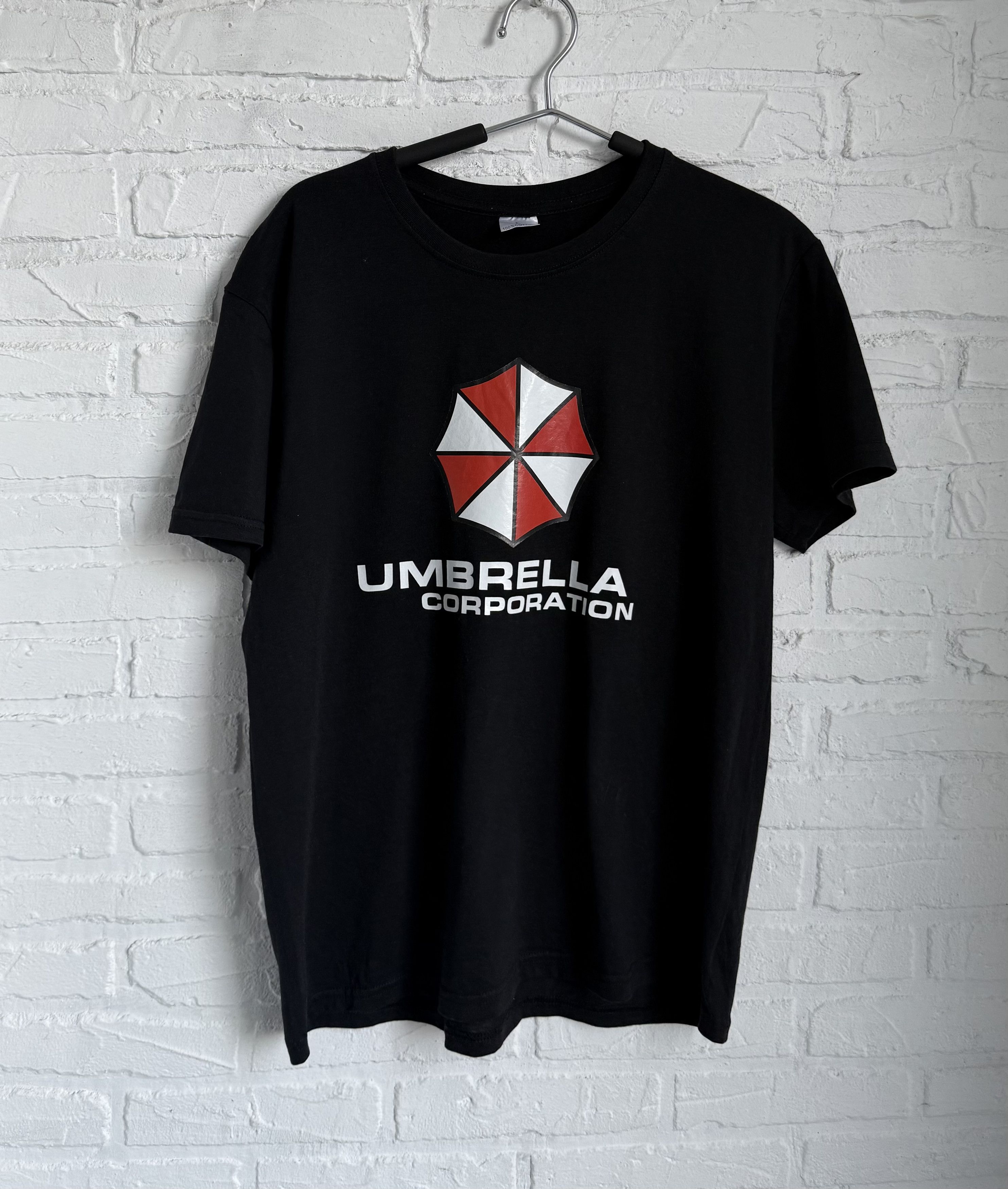 Vintage Vintage 2003 Resident Evil Outbreak PS2 Capcom T-shirt