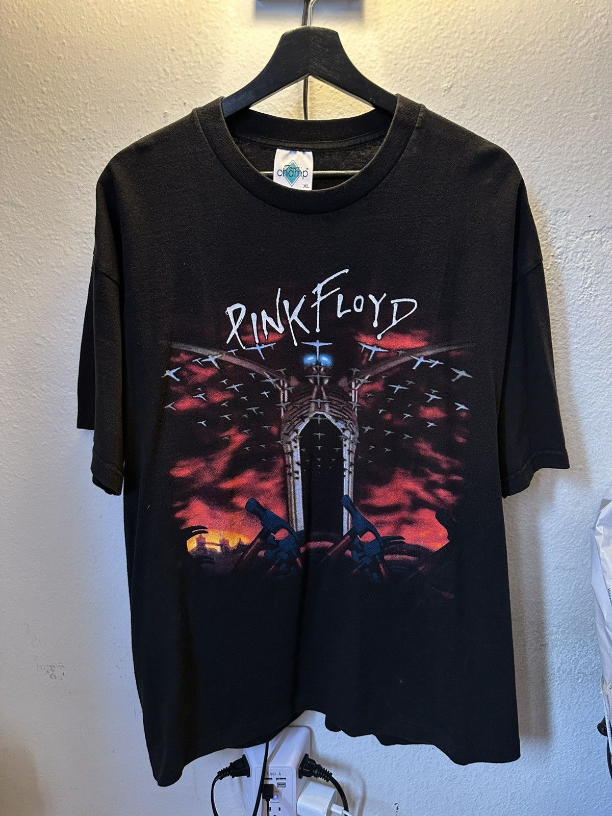 Band Tees × Pink Floyd × Vintage Vintage Pink Floyd The Wall Shirt Size US XL / EU 56 / 4 - 1 Thumbnail