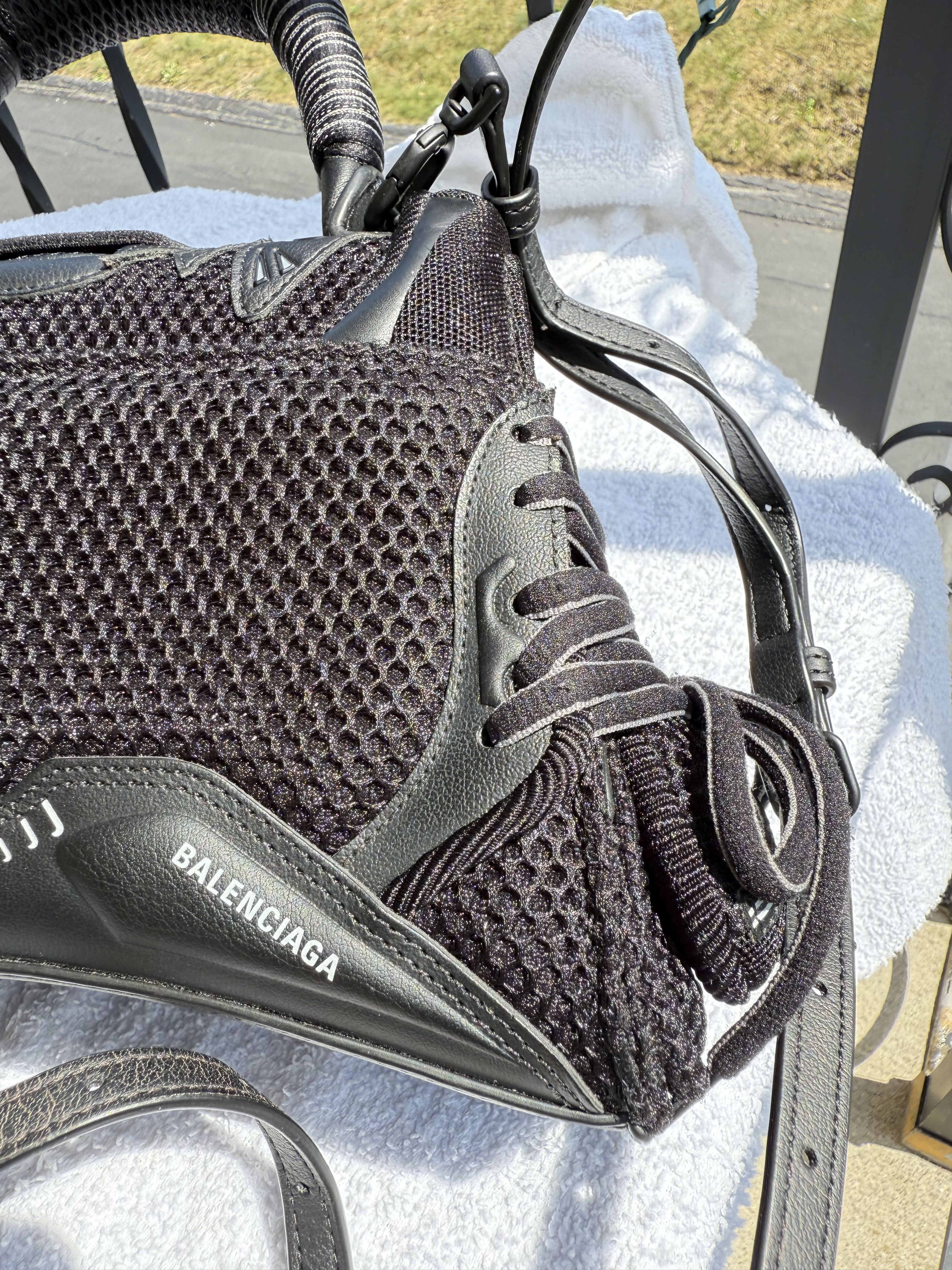Balenciaga Balenciaga Sneaker Head Mesh Crossbody Size ONE SIZE - 14 Thumbnail