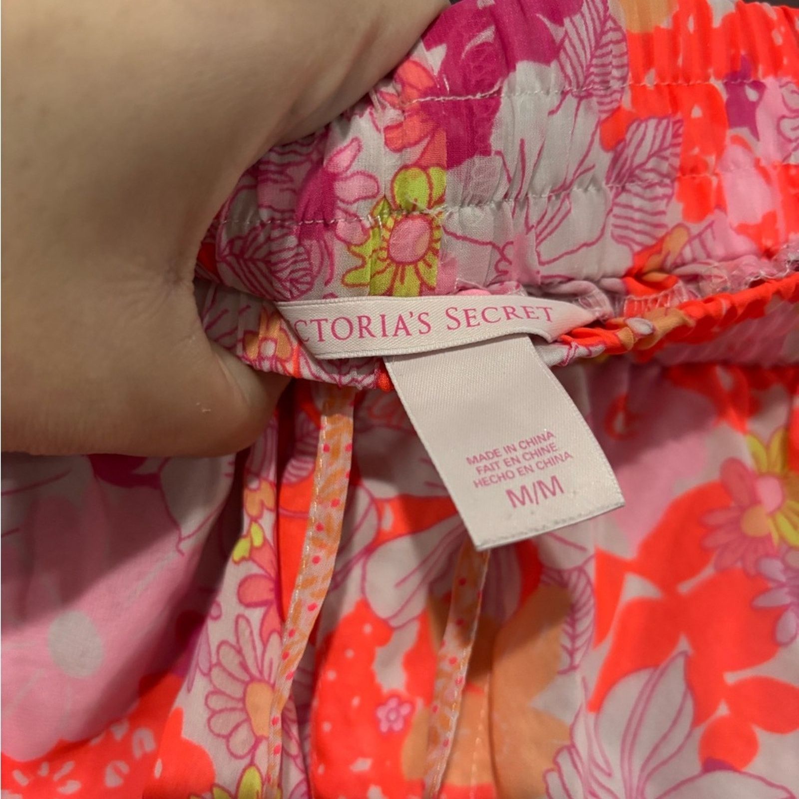 Victoria's Secret Victoria's Secret Vibrant Floral Shorts Size 34" / US 12 / IT 48 - 2 Thumbnail
