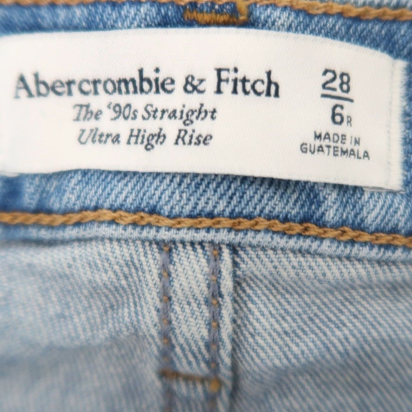 Abercrombie & Fitch Abercrombie & Fitch The 90s Straight Ultra High Rise Light Wash Jeans 90s Womens Jeans 28 in Waist 31 in Inseam - Size 6 Blue Size 28" / US 6 / IT 42 - 4 Thumbnail