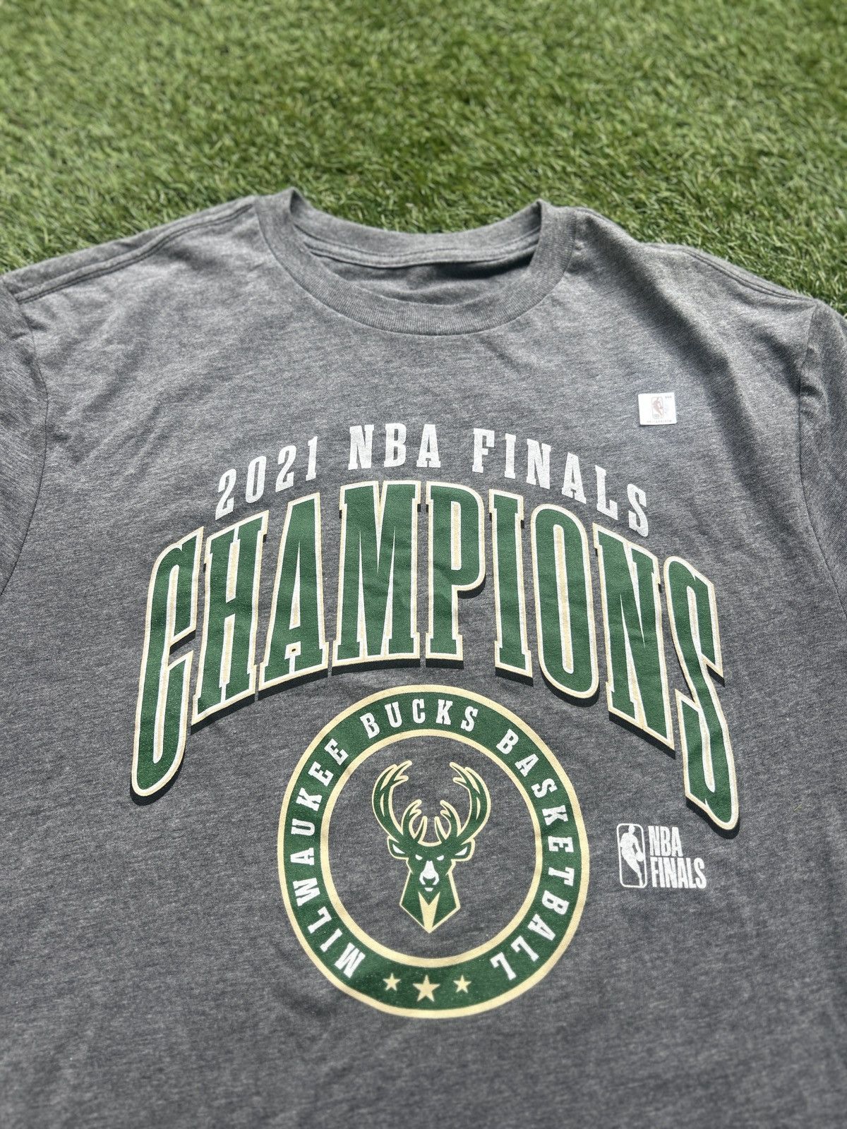 NBA Milwaukee Bucks 2021 NBA Finals Champions Shirt Size US L / EU 52-54 / 3 - 2 Thumbnail