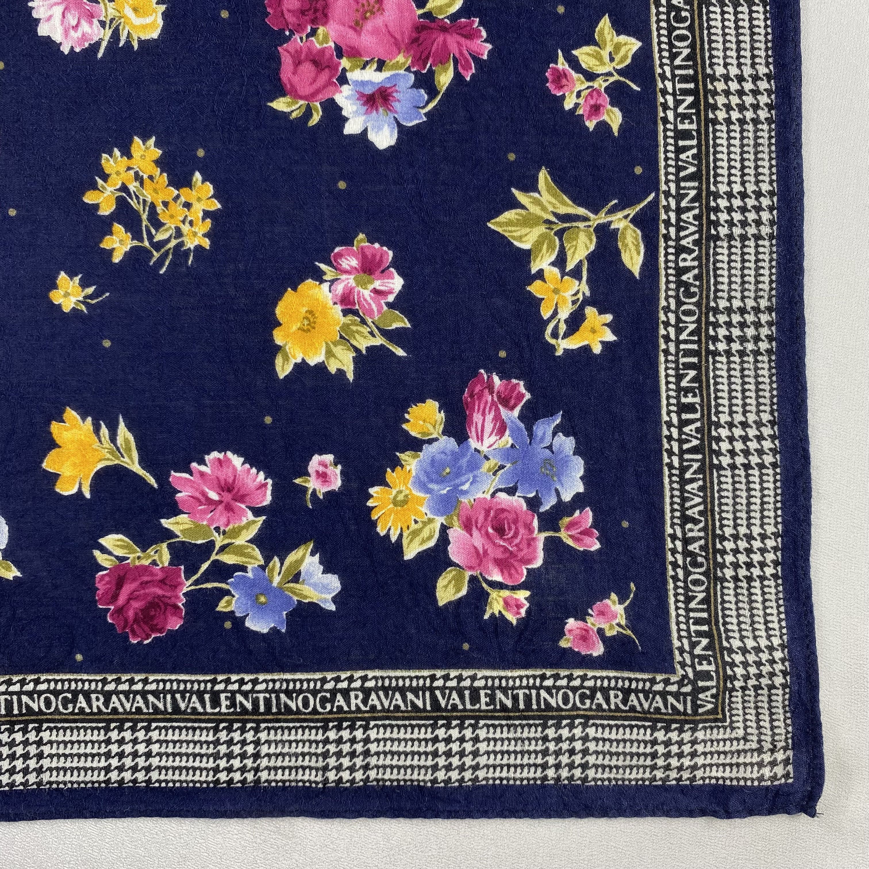Valentino × Vintage Valentino Garavani Bandana/ Handkerchief / Neckerchief-P1900 Size ONE SIZE - 3 Thumbnail