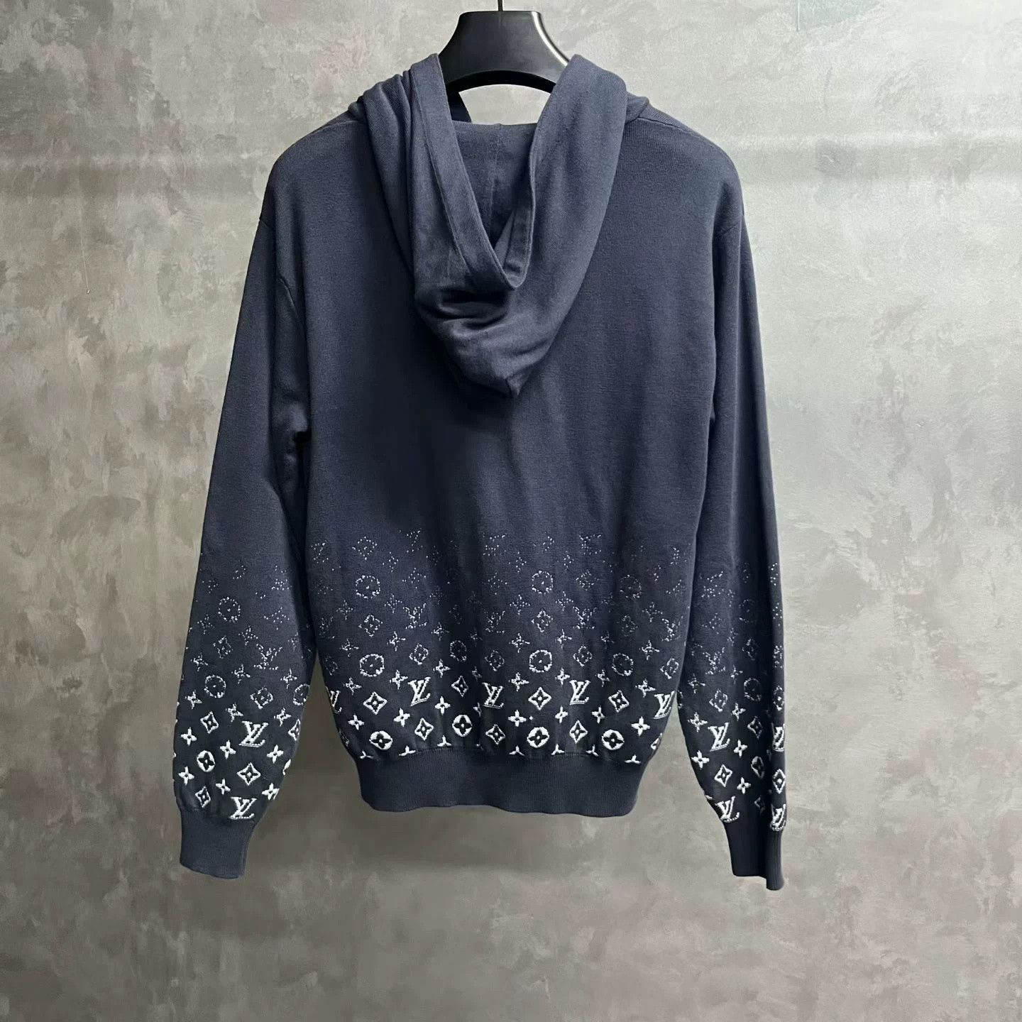 Louis Vuitton Louis Vuitton Gray Logo Print Hoodie Size US S / EU 44-46 / 1 - 4 Thumbnail