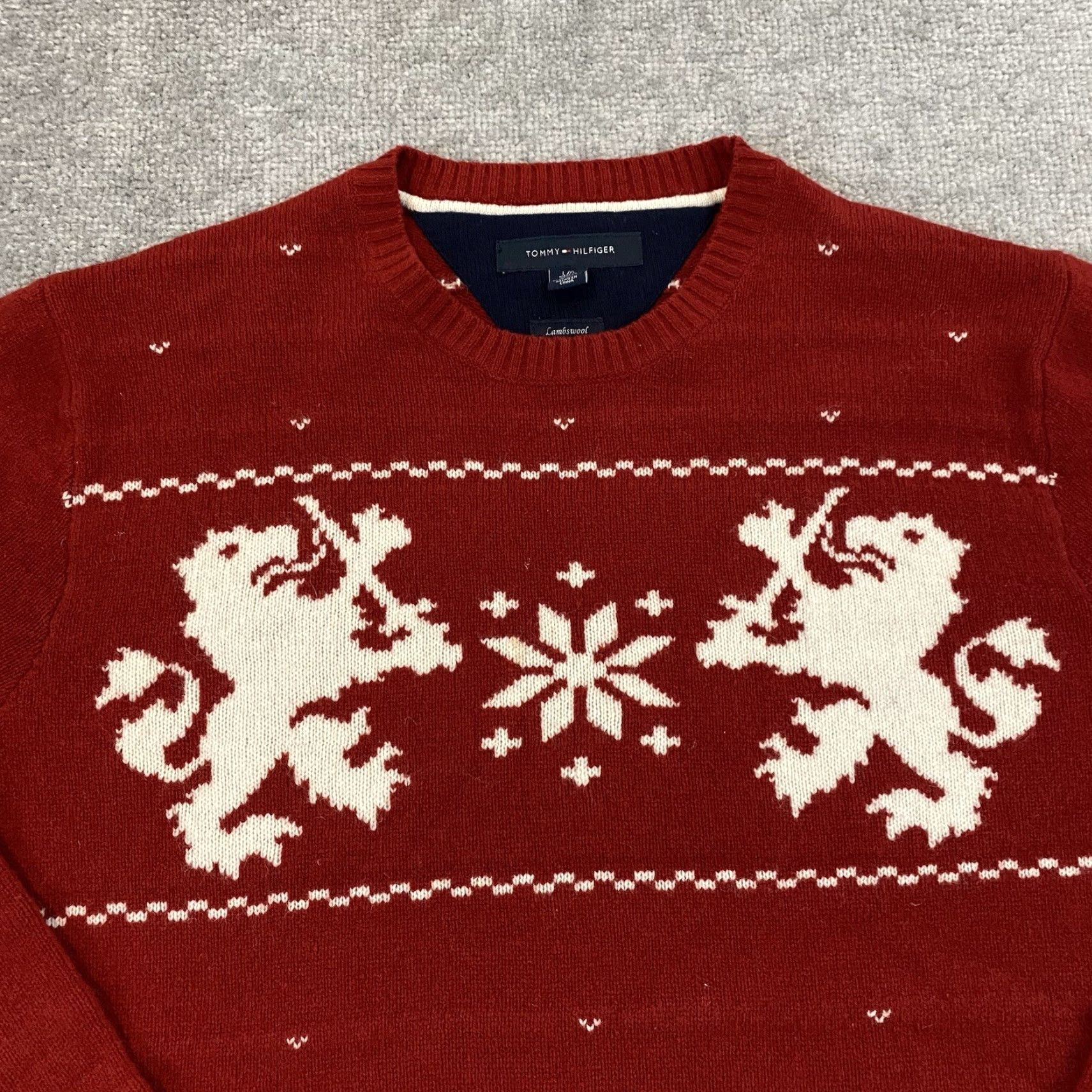 Tommy Hilfiger TOMMY HILFIGER Sweater Men Large Red White Lambswool Lions Crest Pullover Nordic Size US L / EU 52-54 / 3 - 3 Thumbnail