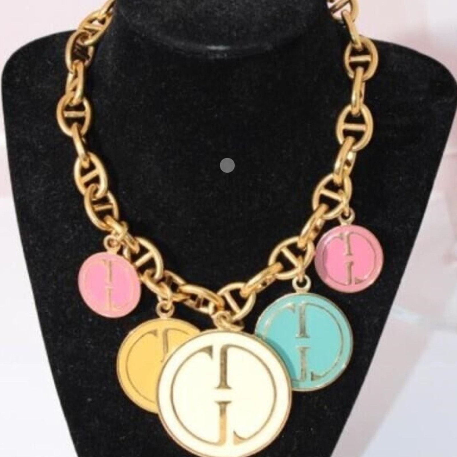 Gucci Vintage Gucci Chunky medallion necklace Size ONE SIZE - 1 Thumbnail