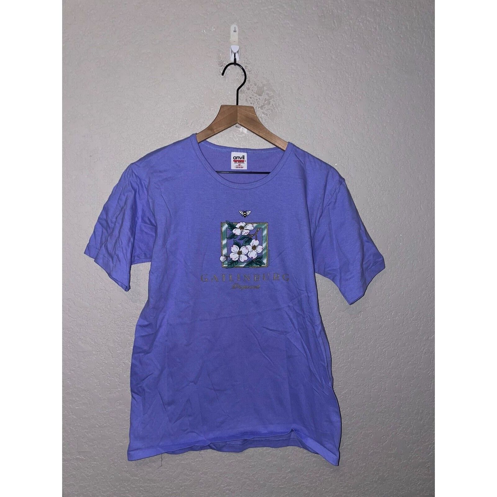 Anvil Vintage Womens Gatlinburg Shirt Dogwood bee Tee Top 90s M Size M / US 6-8 / IT 42-44 - 1 Thumbnail