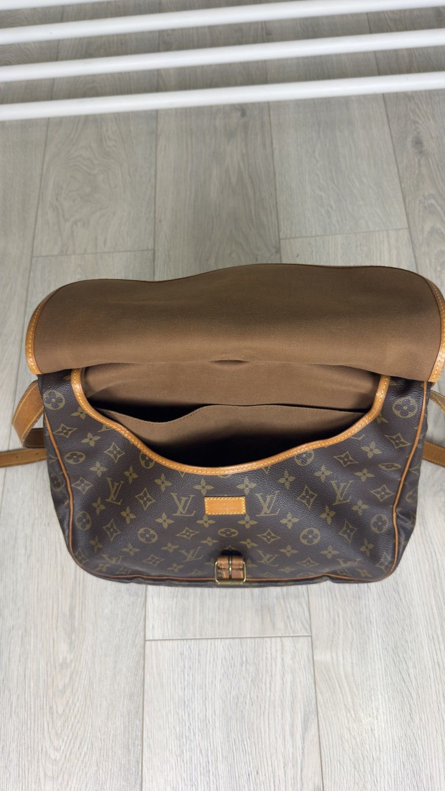 Louis Vuitton Louis Vuitton vintage Saumur 35 Monogram Crossbody Size ONE SIZE - 7 Thumbnail