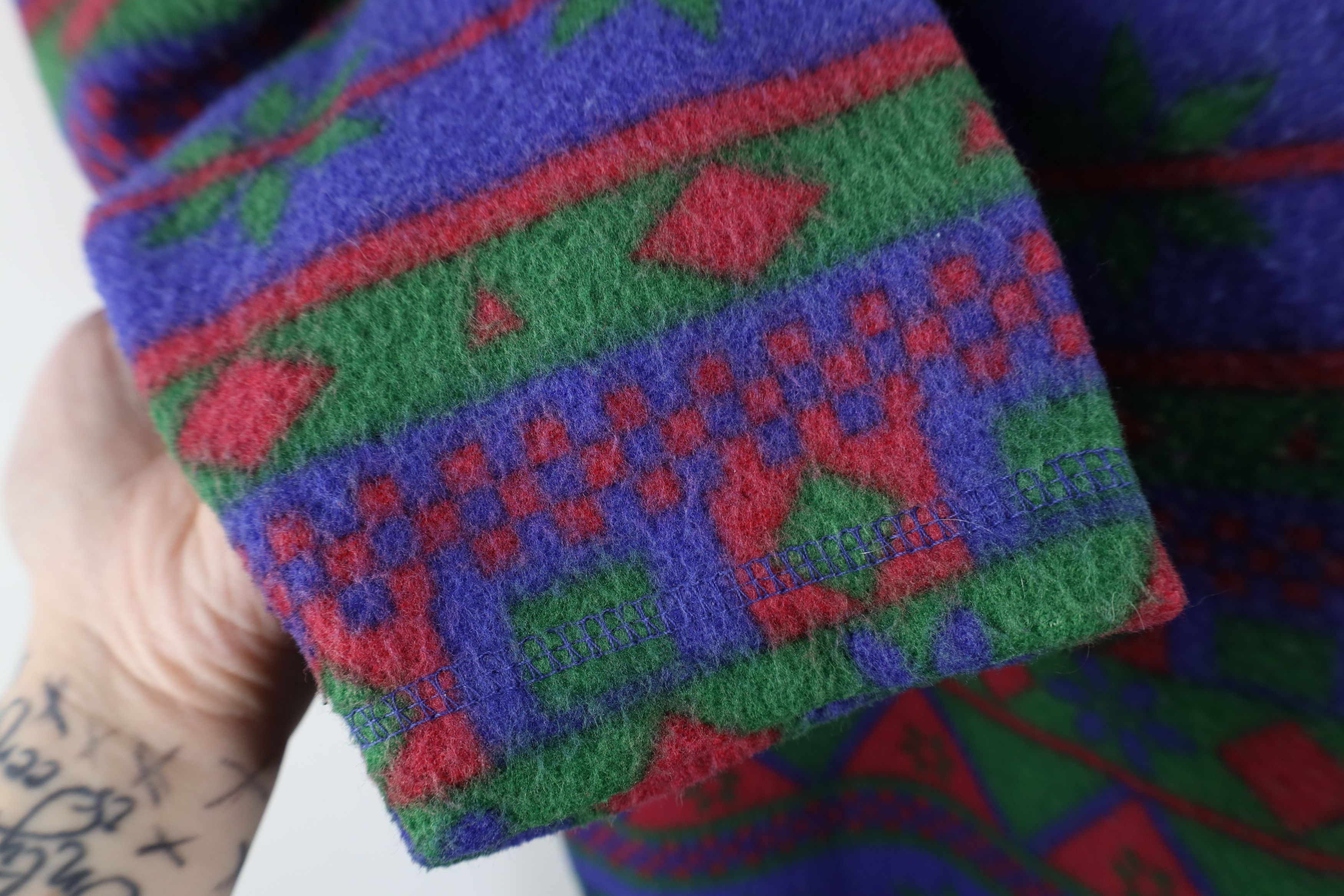 Vintage Vintage 90s Streetwear Snowflake Fair Isle Fleece Sweater Size L / US 10 / IT 46 - 6 Thumbnail