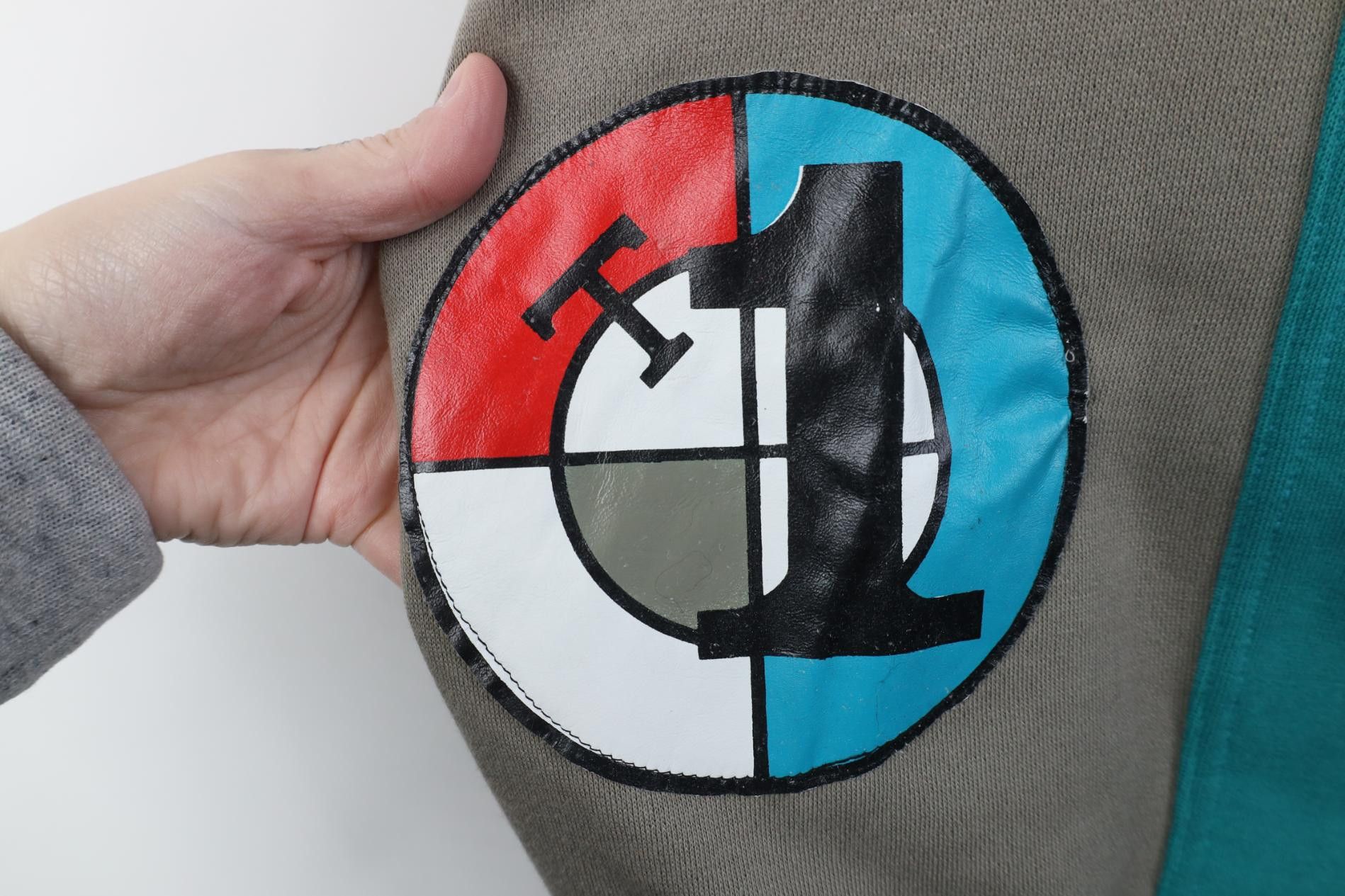 Vintage Deadstock Vintage 90s Streetwear Block Bullseye Sweatshirt Size US M / EU 48-50 / 2 - 4 Thumbnail