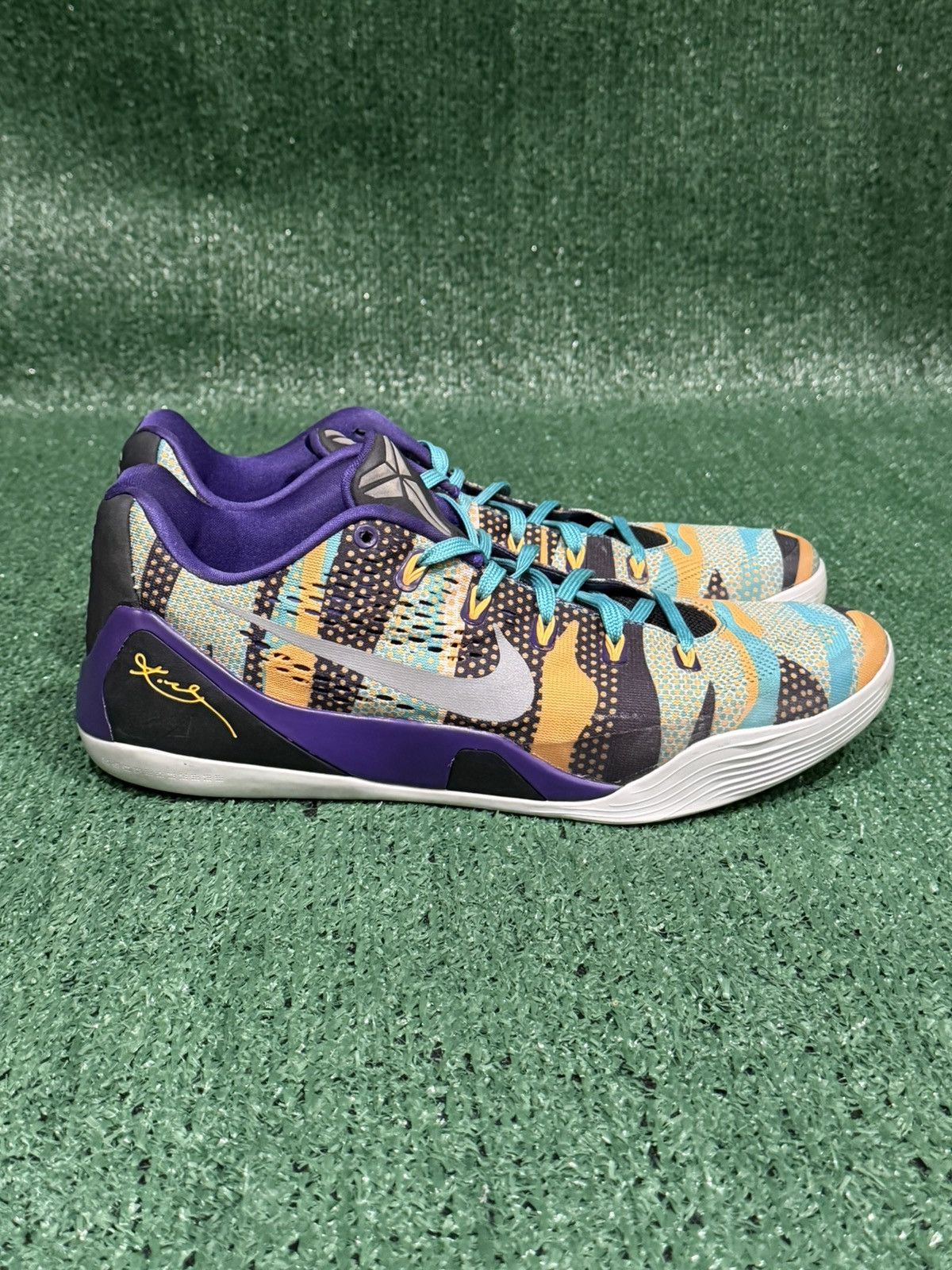 Nike Kobe EM Pop Art Size 13 no box Size US 13 / EU 46 - 5 Thumbnail