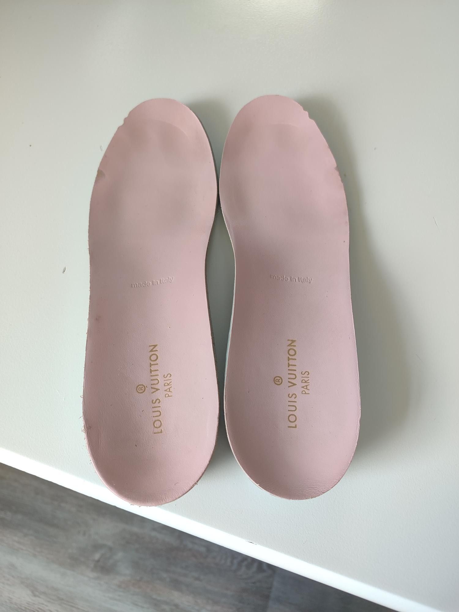 Louis Vuitton BASKETS LOUIS VUITTON RUN AWAY ROSE POUDRE Size US 6 / IT 36 - 12 Thumbnail