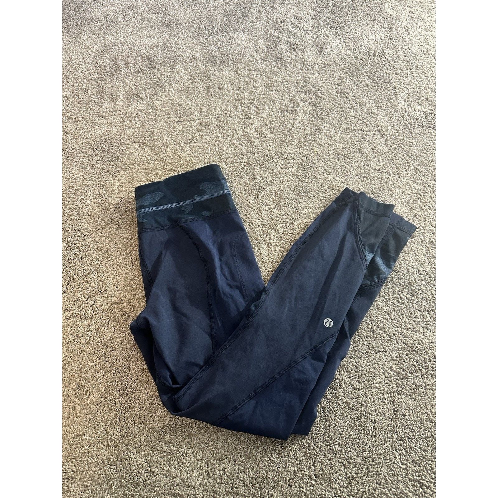 Lululemon Lululemon Pants Womens 4 Blue Camo Leggings Zip Pockets Size 27" / US 4 / IT 40 - 1 Thumbnail