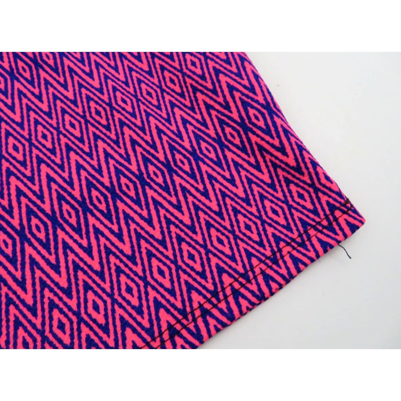 Vintage LuLaRoe Skirt XS Pink Neon Aztec Geometric Pencil Stretch Cassie Womens VINTAGE? No—Vintage: No Size 26" / US 2 / IT 38 - 4 Thumbnail