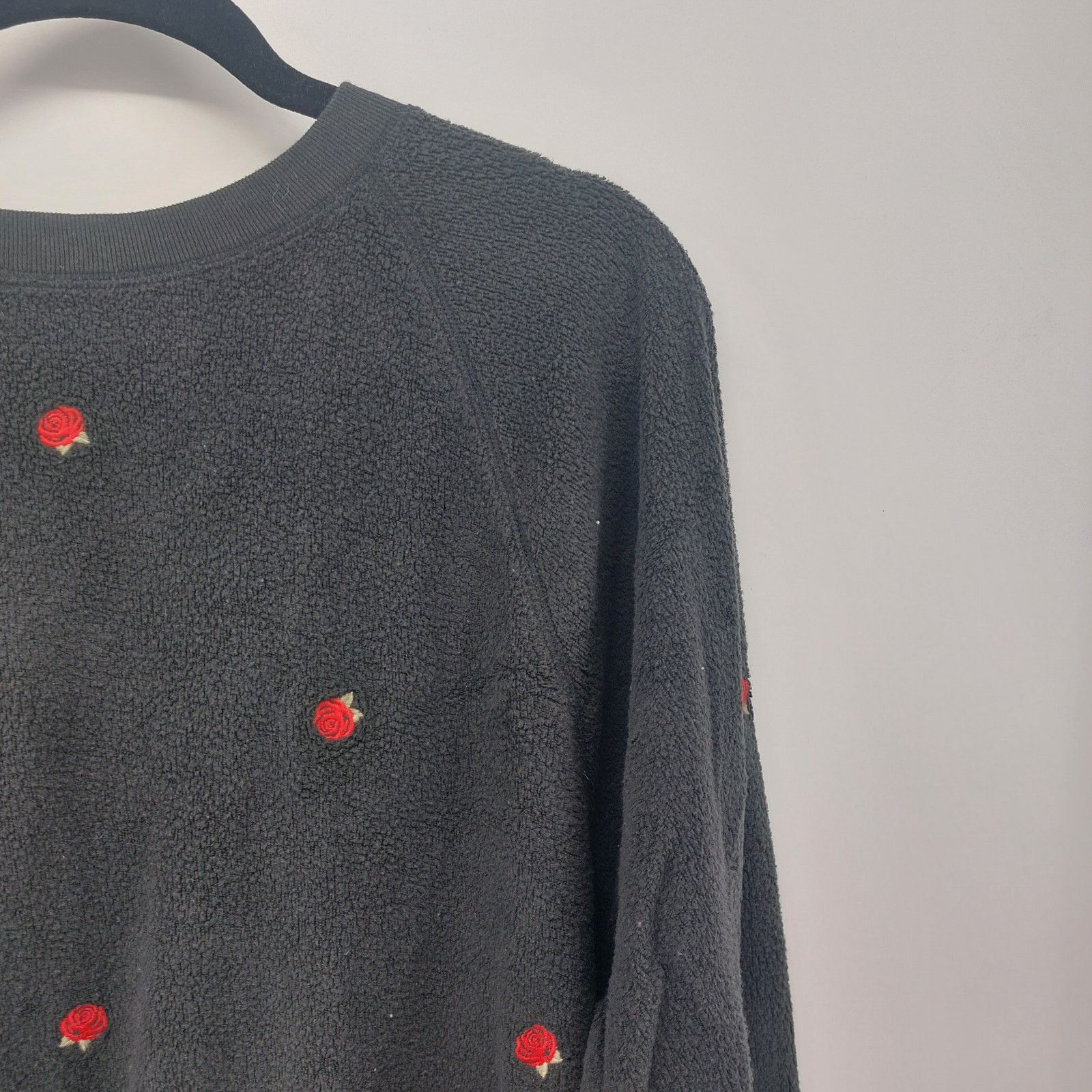 Victoria's Secret Victoria Secret Black Red Rose Sweater Size M Floral Casual Size M / US 6-8 / IT 42-44 - 6 Thumbnail