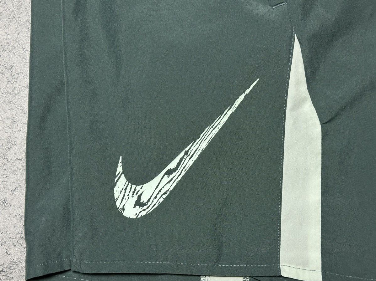 Nike Nike Dri-Fit Big Swoosh Logo Shorts Size US 30 / EU 46 - 6 Thumbnail