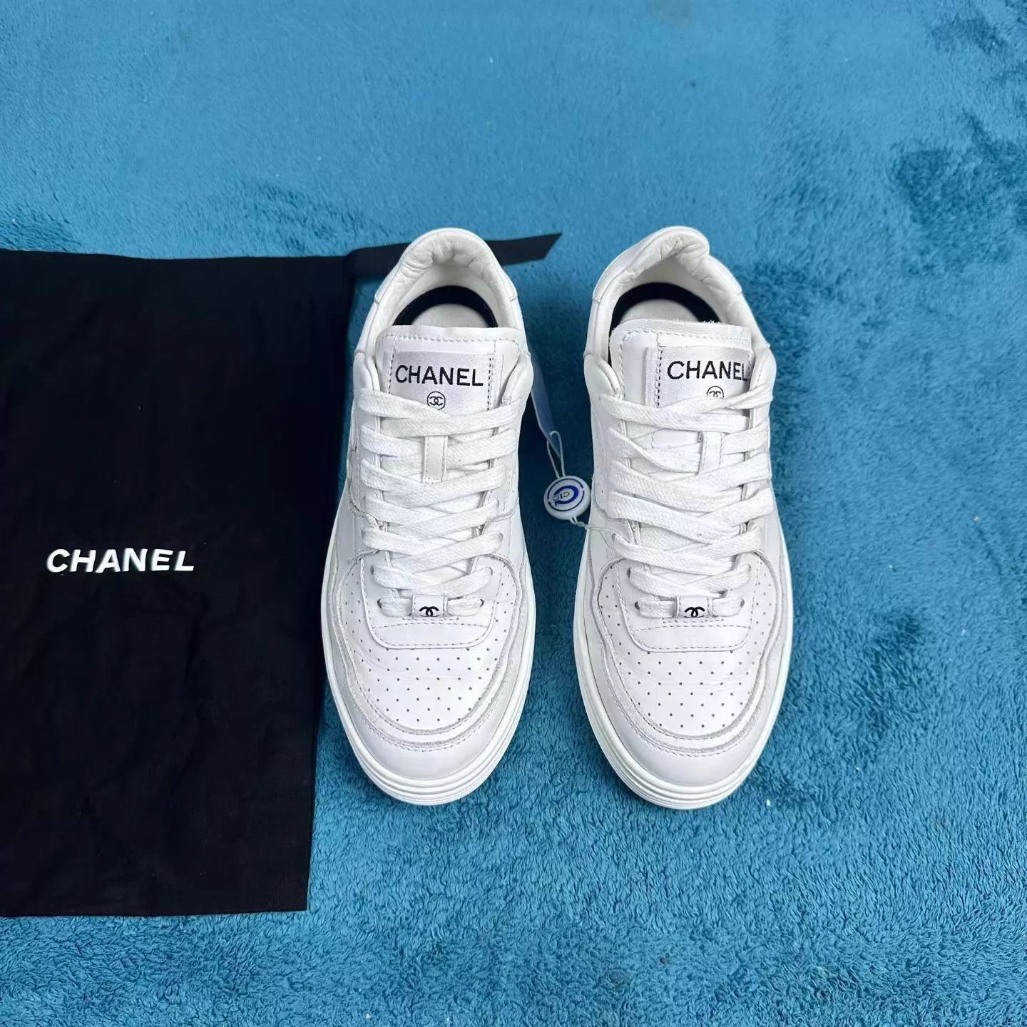 Chanel Chanel 23A White Round Toe Lace-Up Low-Top Sneakers 35 Size US 4.5 / IT 34.5 - 1 Thumbnail