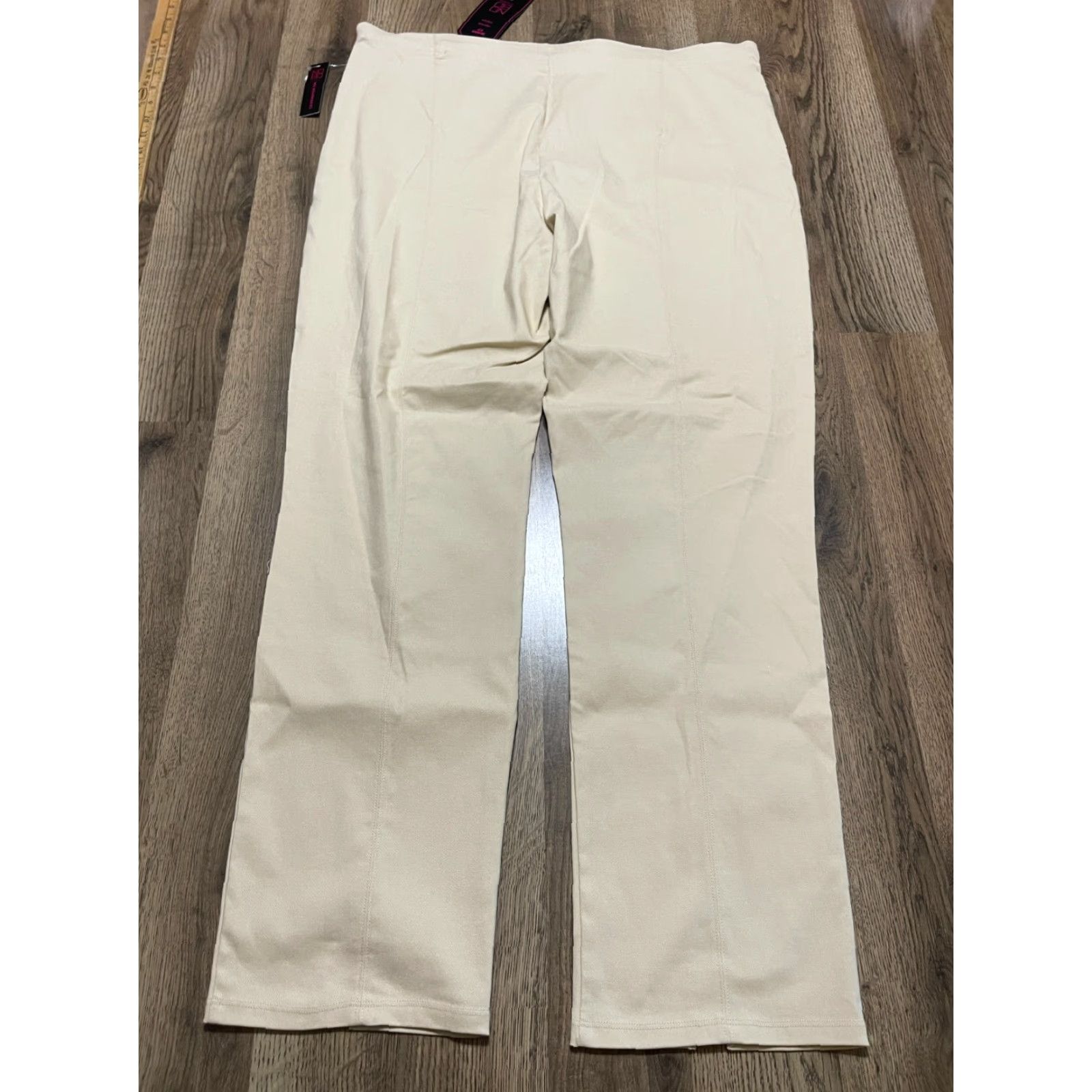 Vintage No Boundaries Pants Women 3XL Ivory Cream Skinny Pull On NWT Wide Inseam 29 Ankle Casual Shoes Size 40" / US 18 - 2 Thumbnail