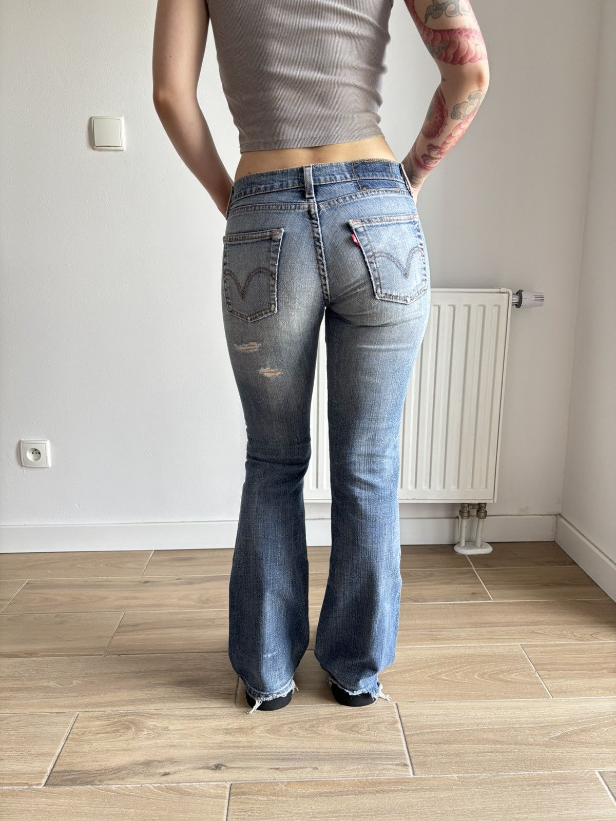 Levi's Vintage Levis Distressed Flared Jeans Low Rise 29/32 Size 30" / US 8 / IT 44 - 4 Thumbnail