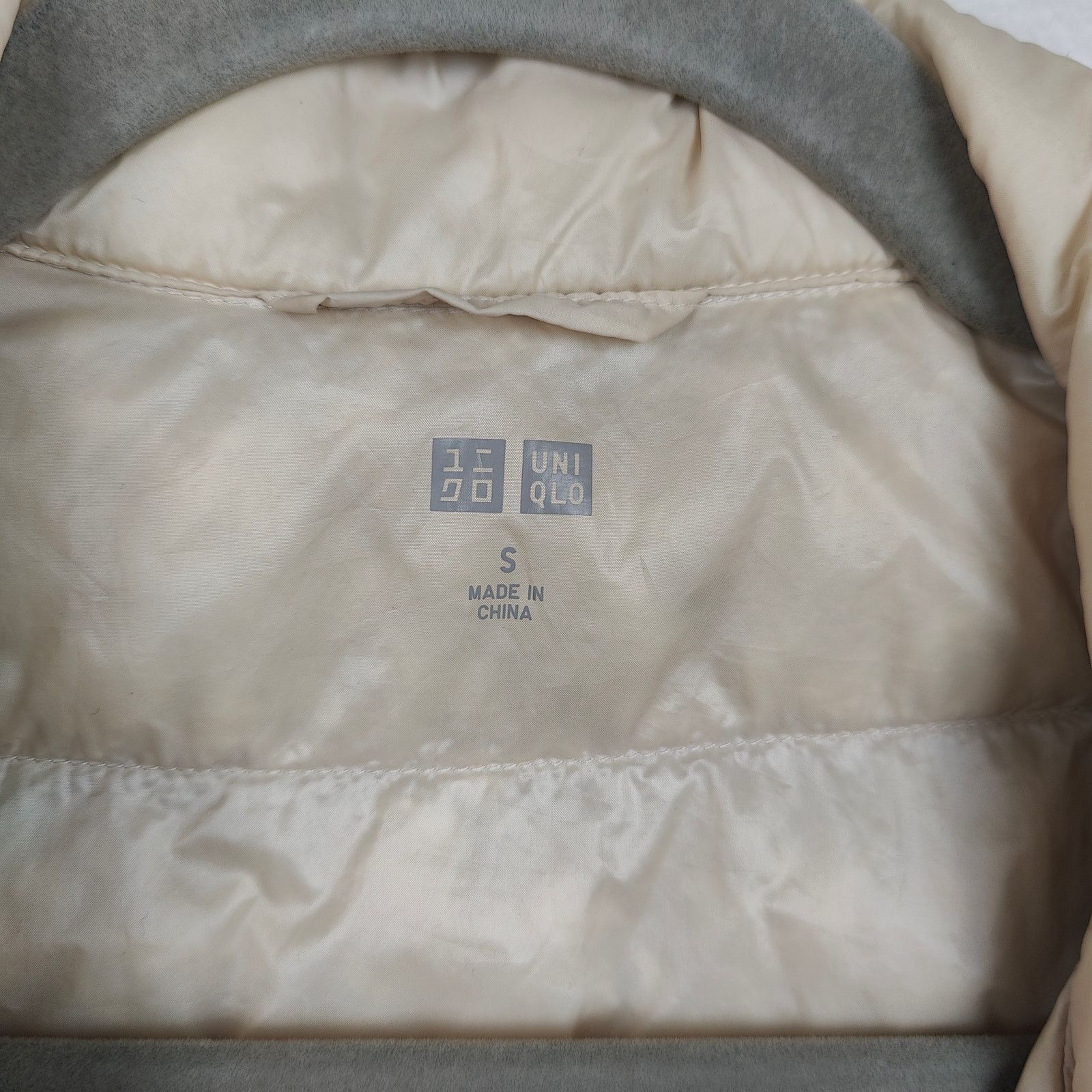 Uniqlo Uniqlo Ultra Light Down Puffer Vest Womens Small Cream Size S / US 4 / IT 40 - 4 Thumbnail