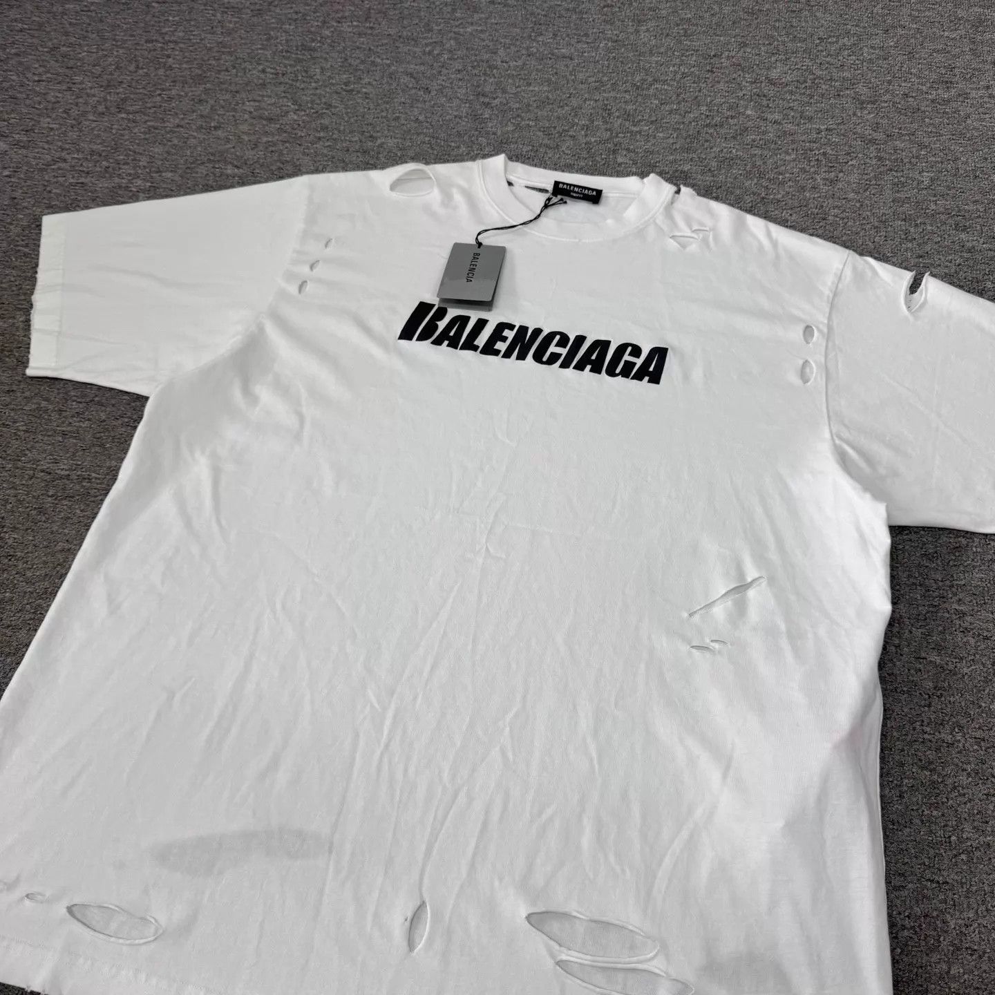 Balenciaga Balenciaga Destroyed Chest Logo Oversized S T-Shirt NWT Size S / US 4 / IT 40 - 3 Thumbnail