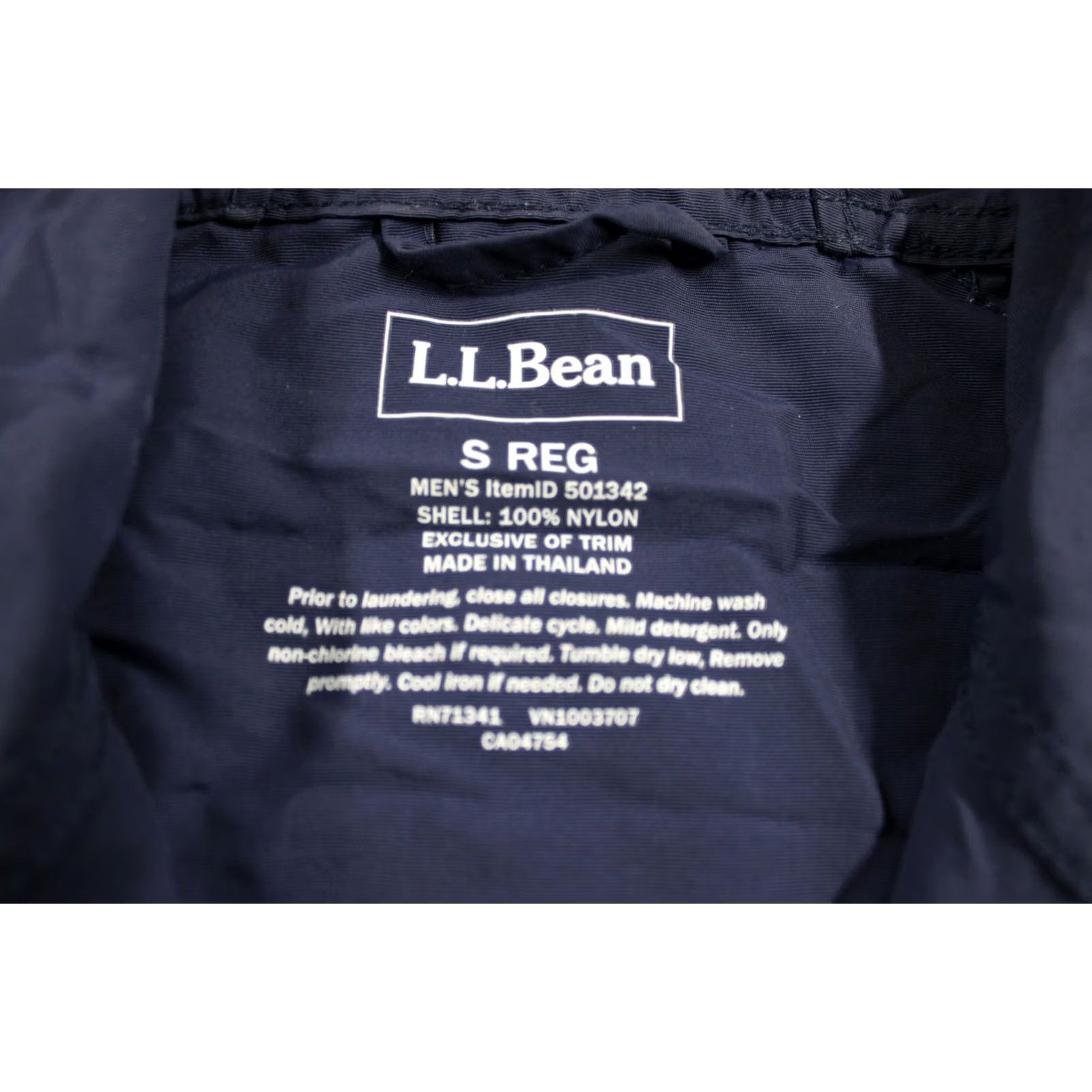 Vintage LL Bean Jacket Mens Small Navy Blue Hooded Nylon Pullover Windbreaker Outdoors Size US S / EU 44-46 / 1 - 4 Thumbnail