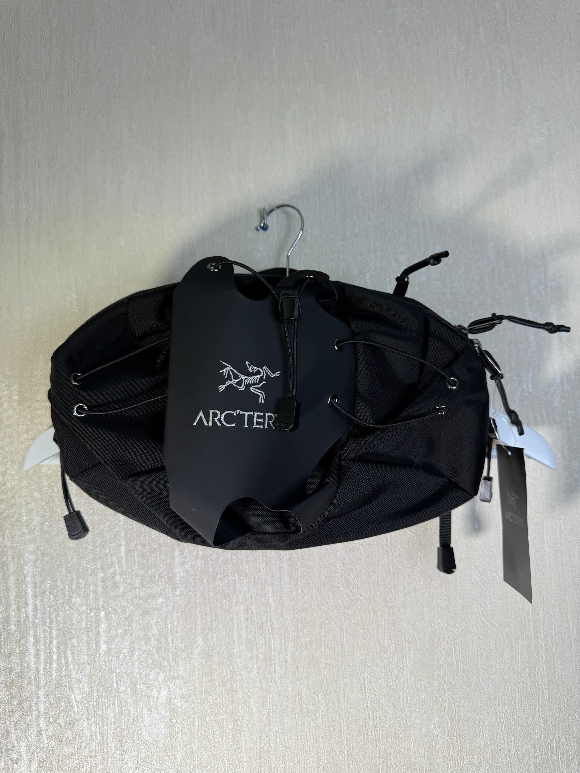 セール未開封Arc'teryx システムA Kraft Waist Pack アークテリクス システムA Kraft Waist Pack ショルダーバッグ