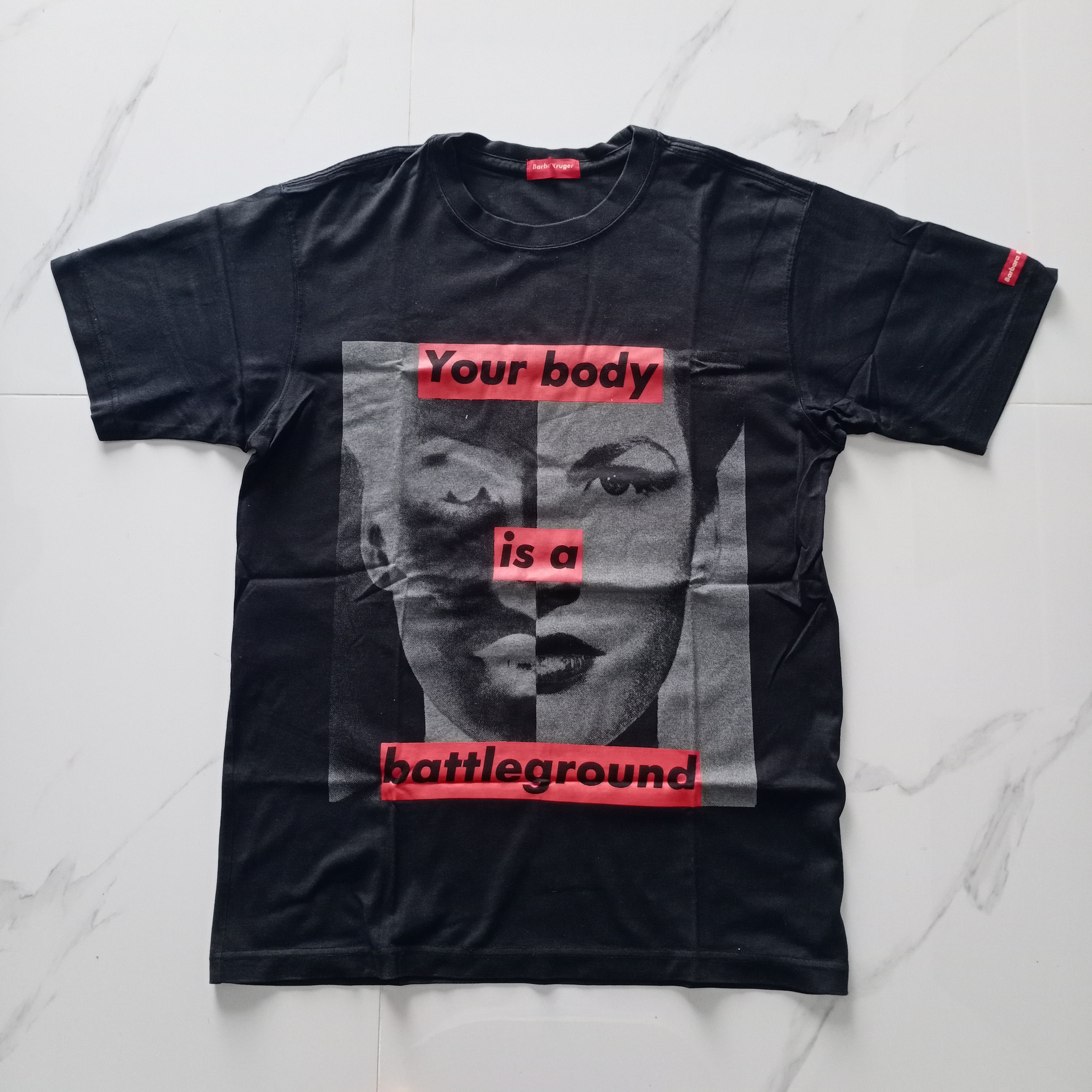 Barbara Kruger × Uniqlo × Vintage Barbara Kruger Your Body Battleground Big Print T shirt Size US L / EU 52-54 / 3 - 1 Thumbnail