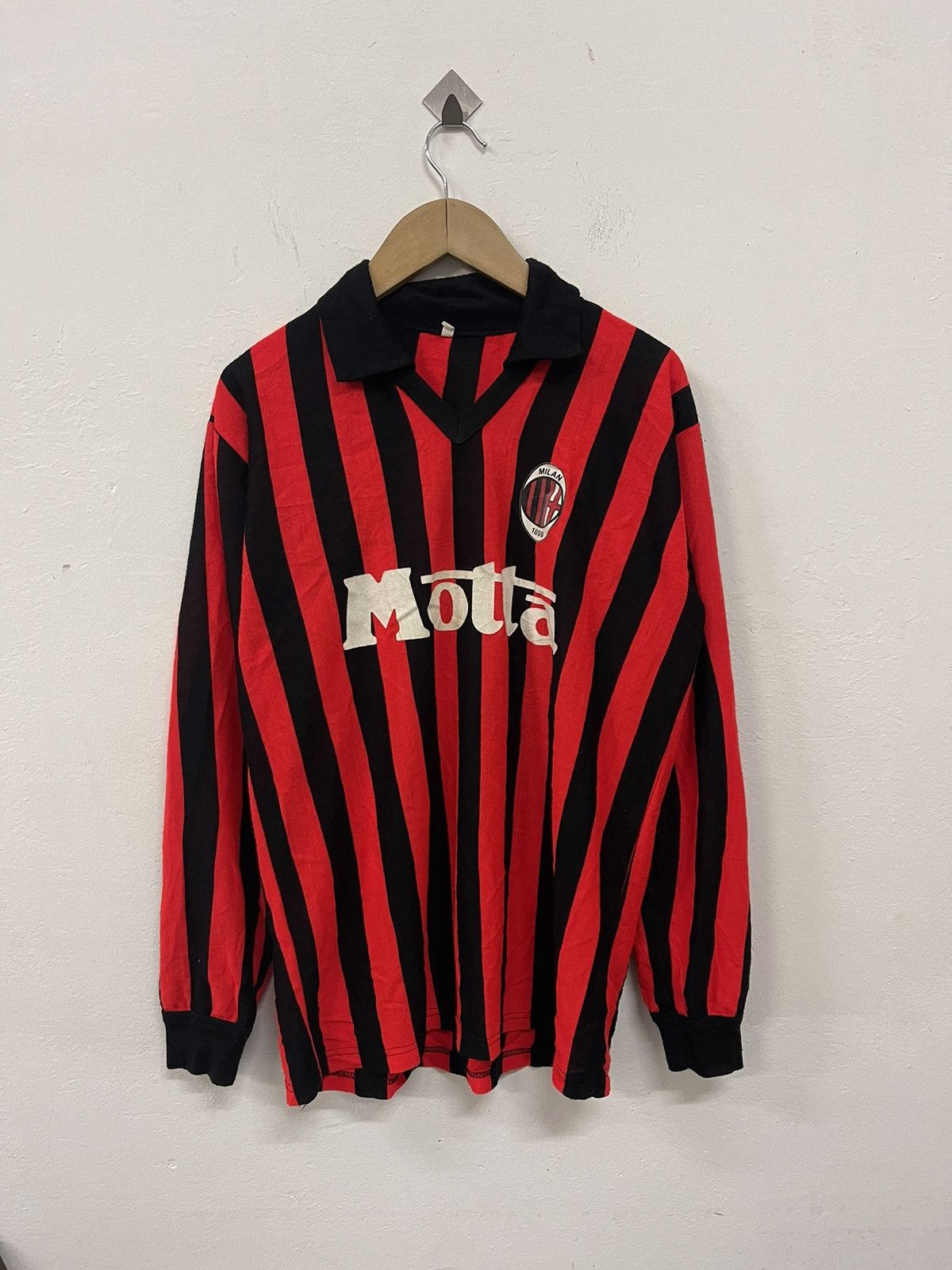 Vintage Vintage AC Milan 100%Acrylic Long Sleeve Supporter Jersey Size US M / EU 48-50 / 2 - 10 Thumbnail