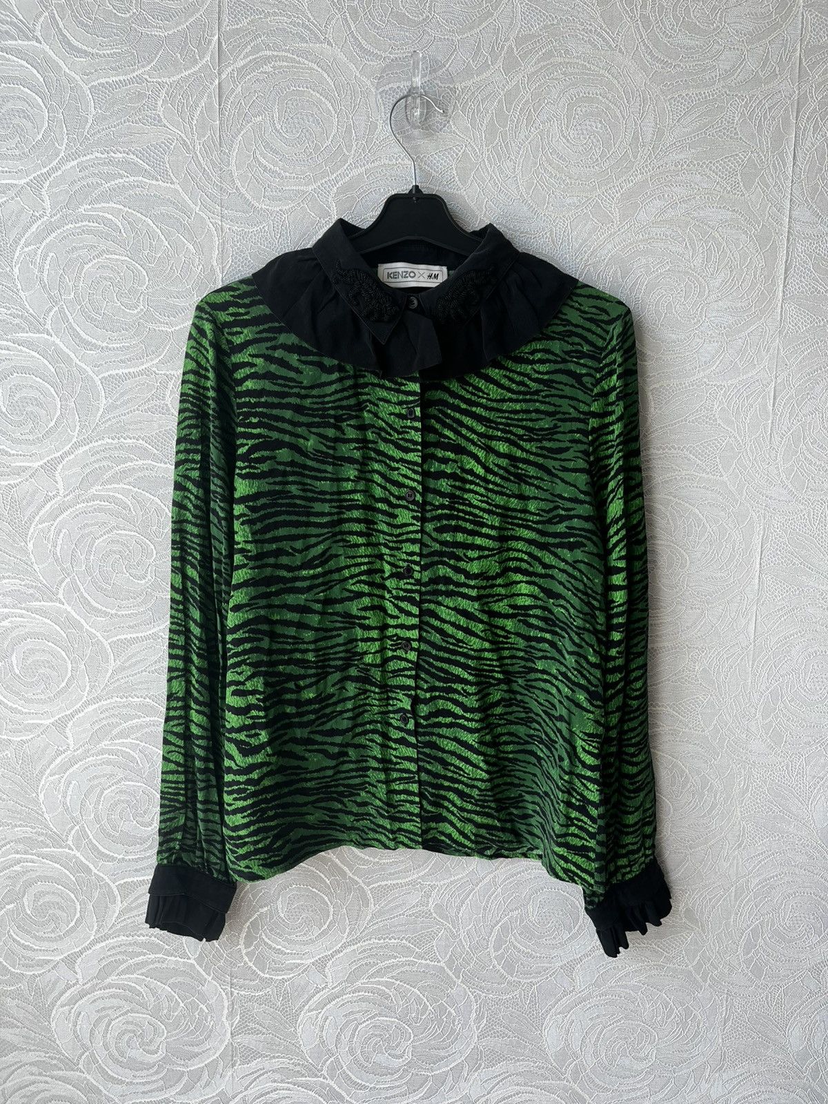 H&M × Kenzo Kenzo H&M Green Silk Tiger Print Beaded Button Blouse Ruffle Size S / US 4 / IT 40 - 1 Thumbnail