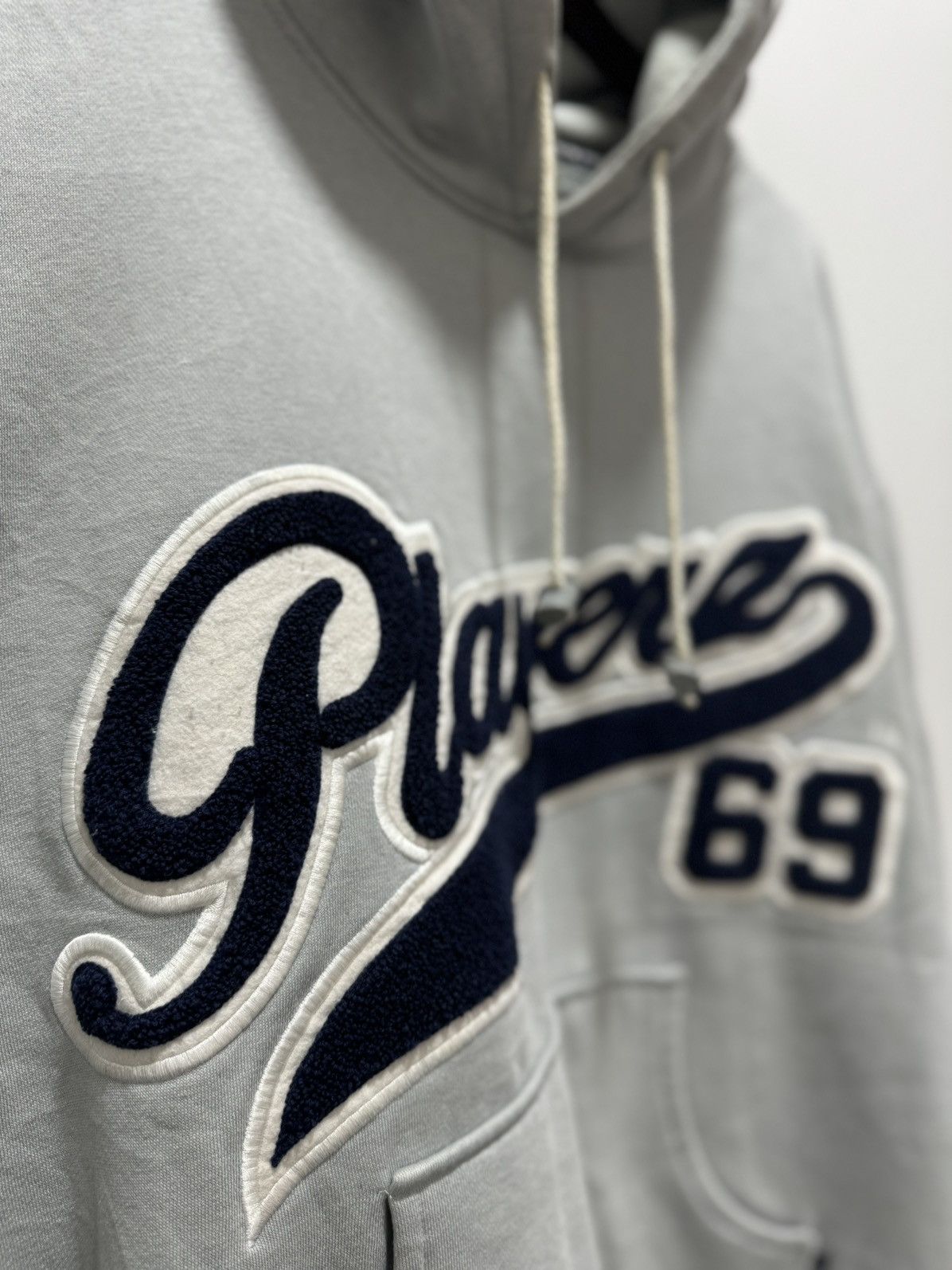 Japanese Brand VINTAGE SKATEBOARD STYLE PLAYER 69 EMBROIDERED LOGO HOODIE Size US XL / EU 56 / 4 - 9 Thumbnail