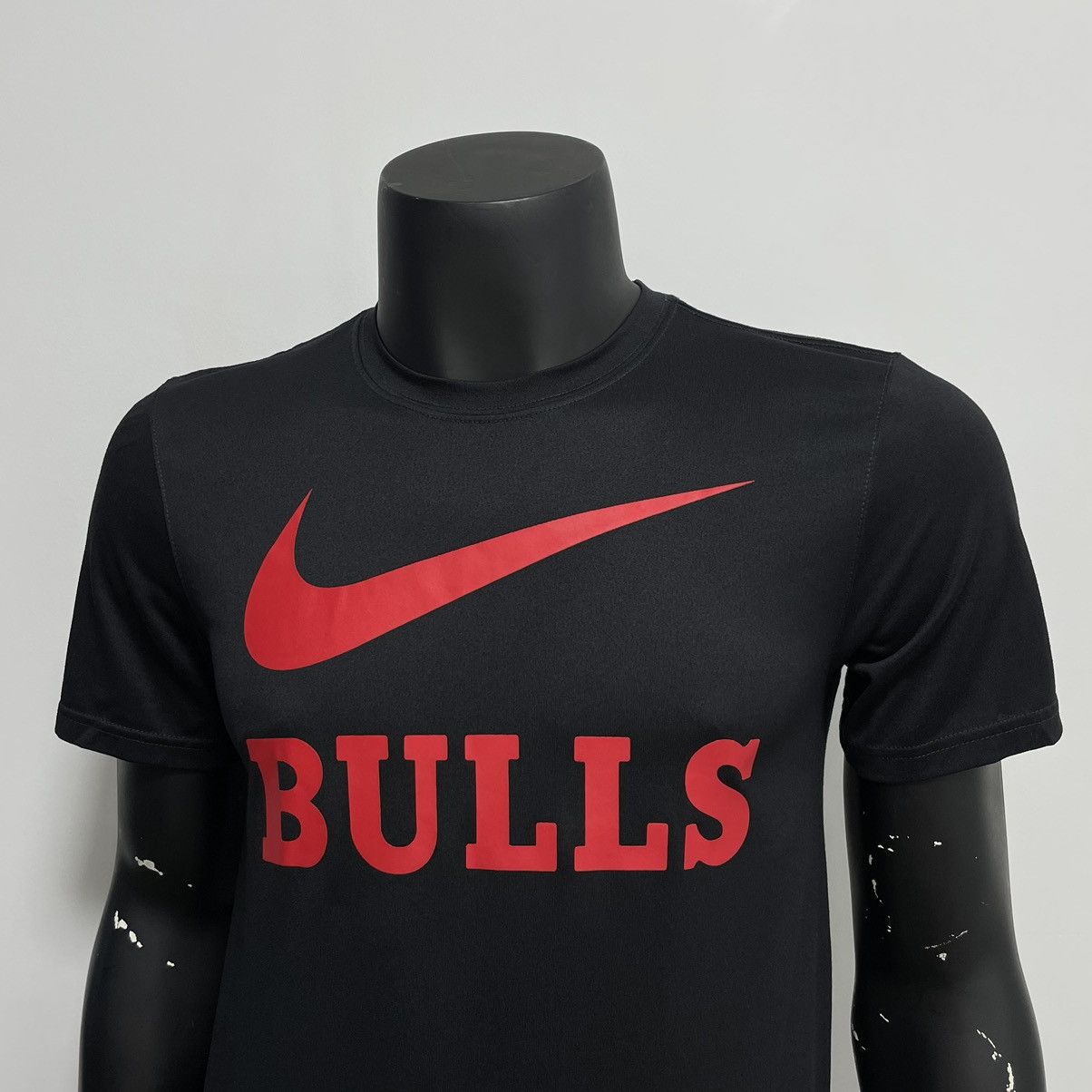 NBA Nike NBA Chicago Bulls Swoosh T-shirt dri-fit Size US S / EU 44-46 / 1 - 3 Thumbnail
