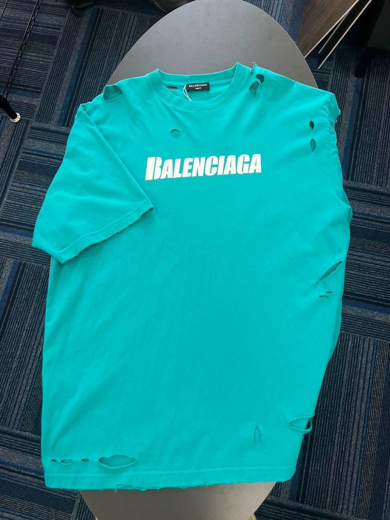 Balenciaga Balenciaga Make old Logo short-sleeved T-shirts with holes Size US XS / EU 42 / 0 - 1 Thumbnail