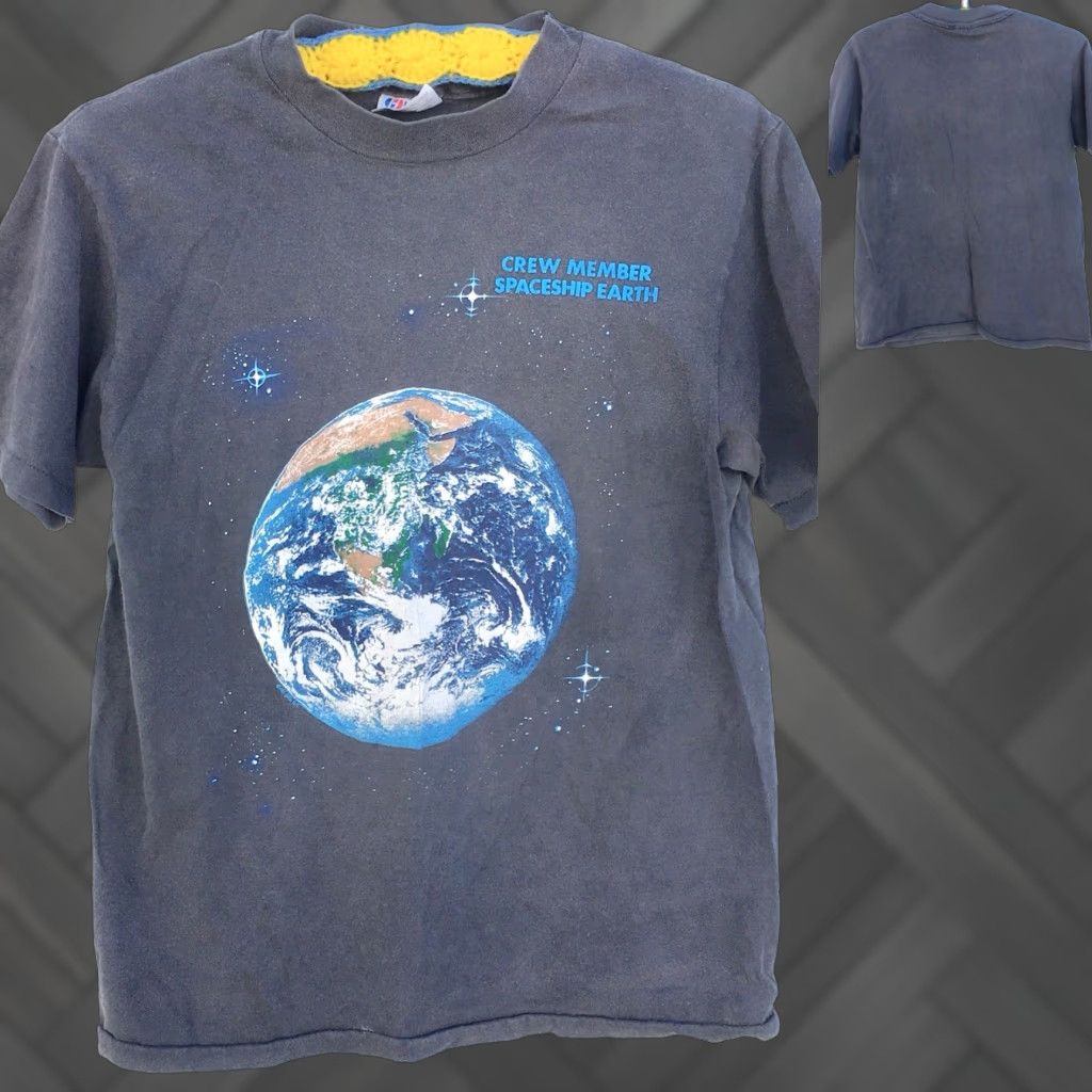 Hanes VINTAGE Hanes Graphic Tee Crew Member Spaceship Earth T-Shirt Made In USA M 38-40 Gray Mens Short Sleeve 100% Cotton Athletic Beachwear Shirt Size US M / EU 48-50 / 2 - 1 Thumbnail