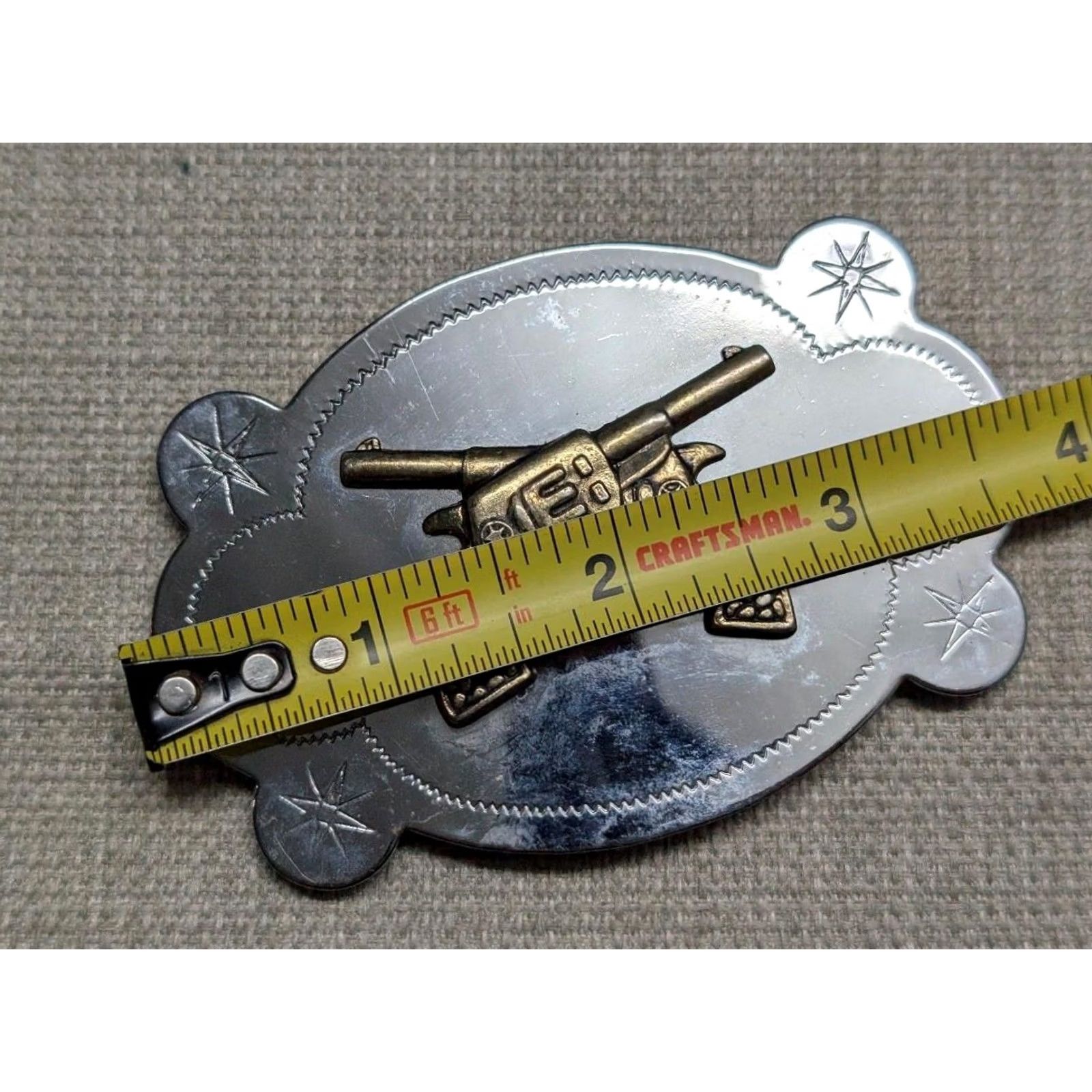 Vintage VINTAGE Chrome belt buckle PISTOLS guns WESTERN cowboy RODEO Men belt buckle Chrome Metal Southwestern Guns 3.5" 1.75" fit Boys, Mens Size ONE SIZE - 6 Thumbnail