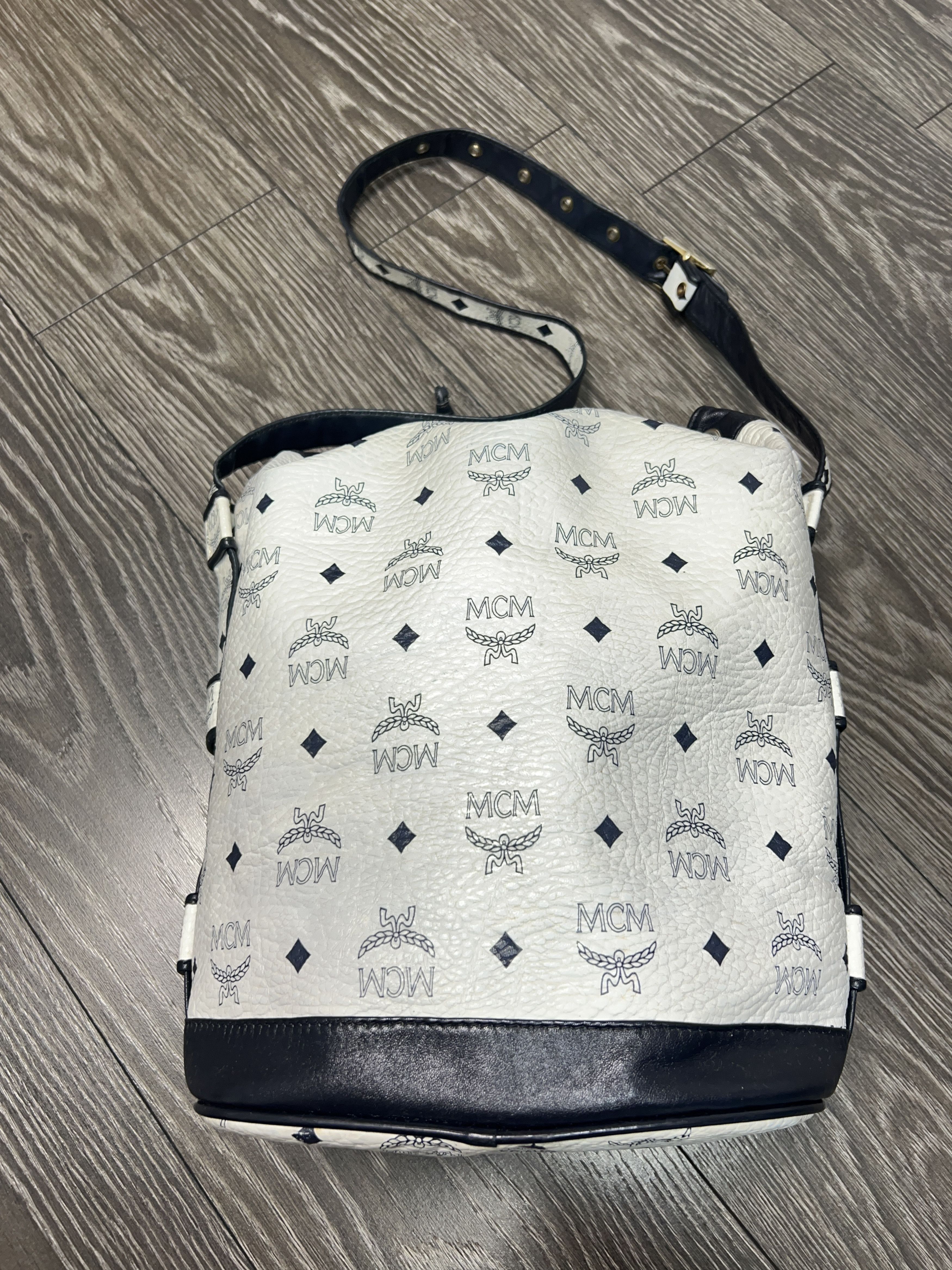 MCM Vintage Authentic Visetos Drawstring Shoulder Bag Leather Size ONE SIZE - 5 Thumbnail
