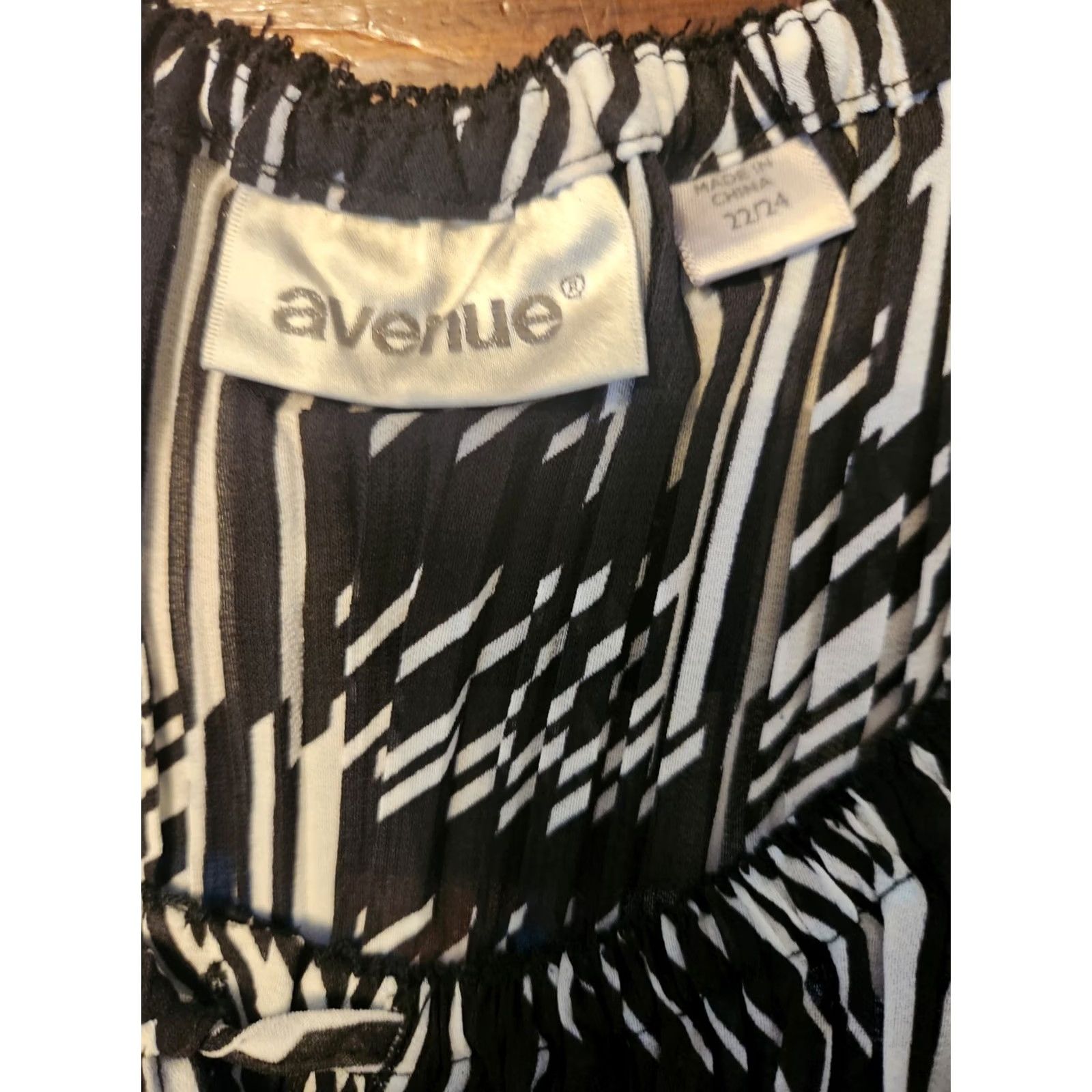 Avenue Avenue Tunic Top Black Blue White Geometric Print Sheer 2X Womens Size XXL / US 16-18 / IT 52-54 - 7 Thumbnail