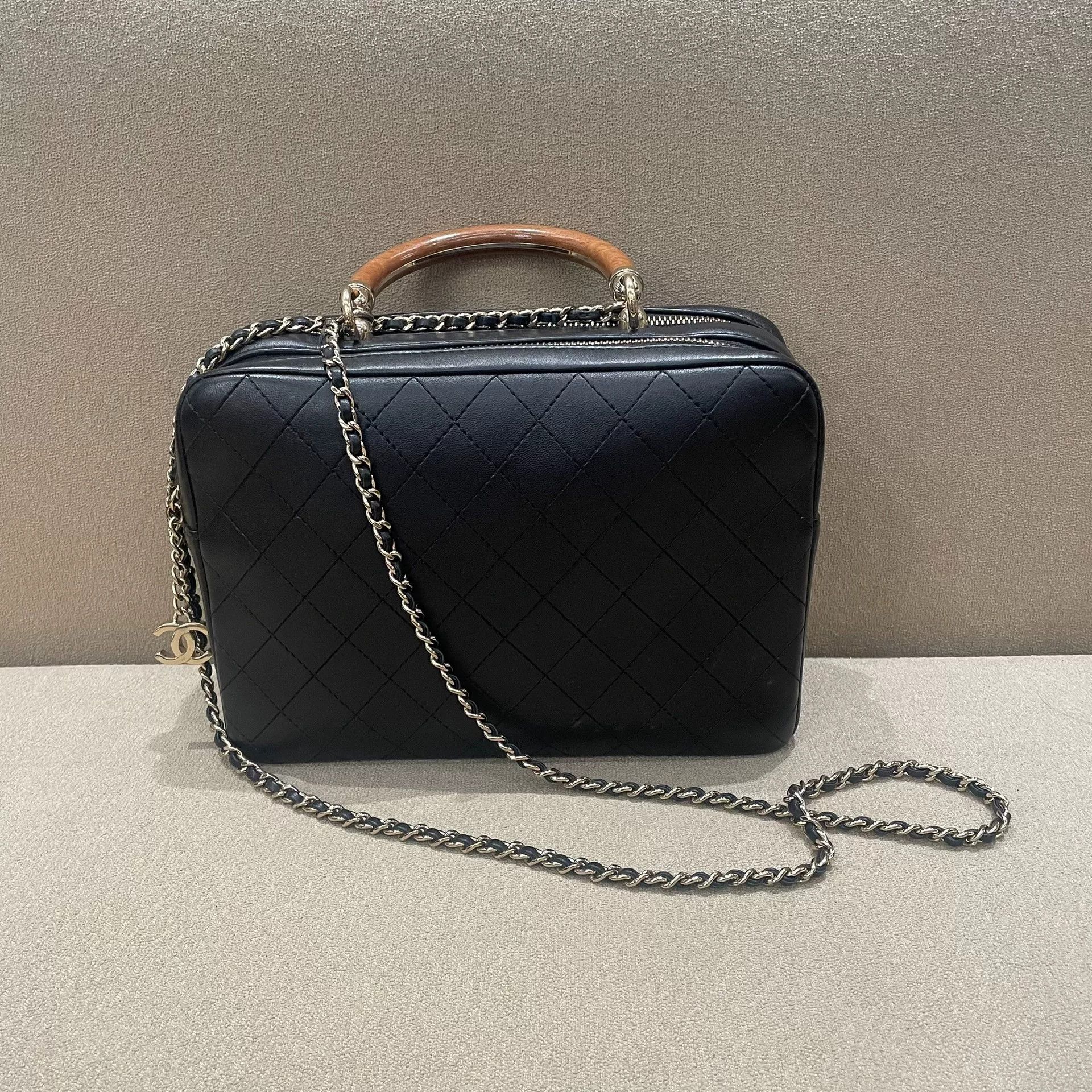Chanel Pre-loved Bag Very good condition Size ONE SIZE - 1 Thumbnail