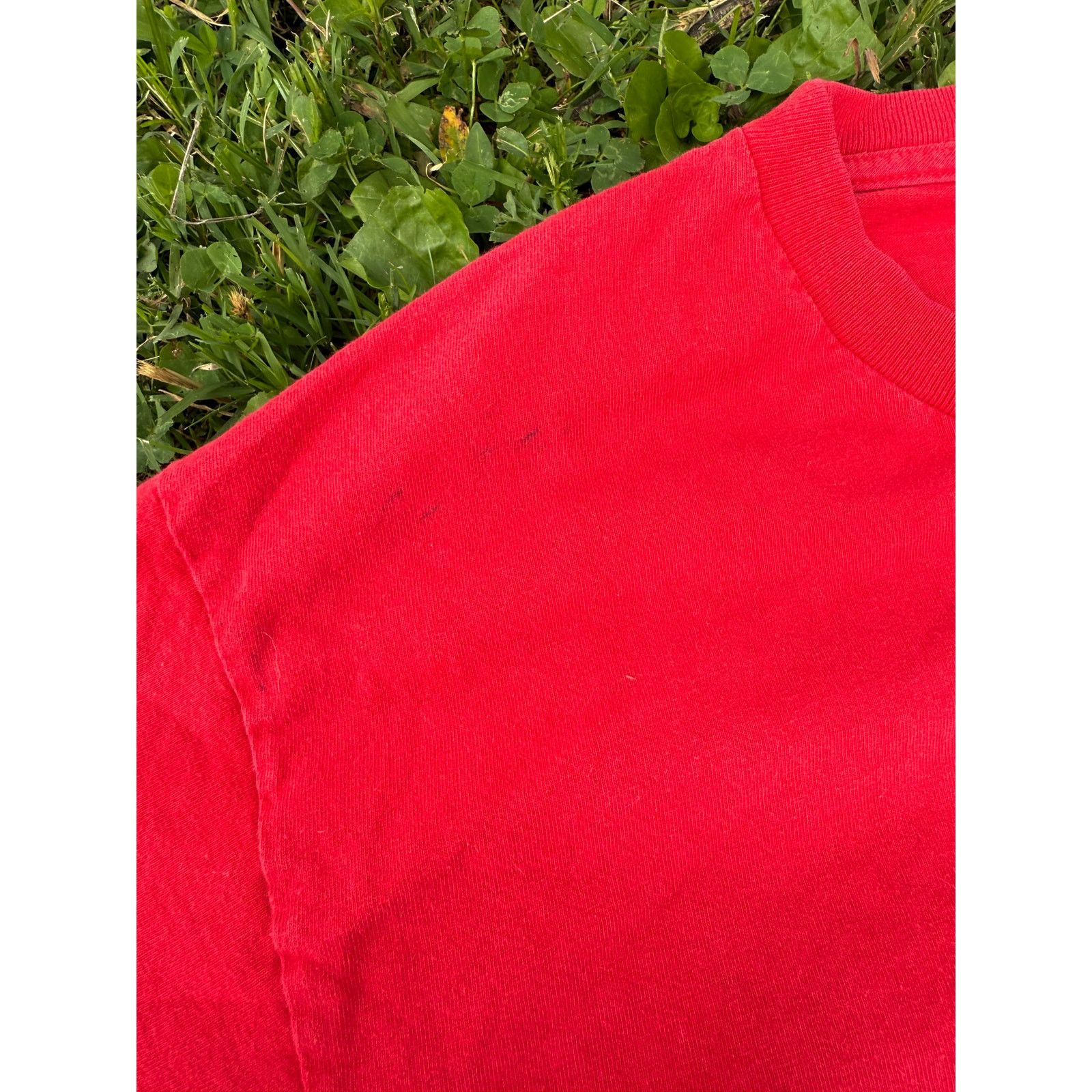 Vintage Vintage Stevie Trouble In Shangri La 2001 Tee Red T-Shirt Size US L / EU 52-54 / 3 - 2 Thumbnail