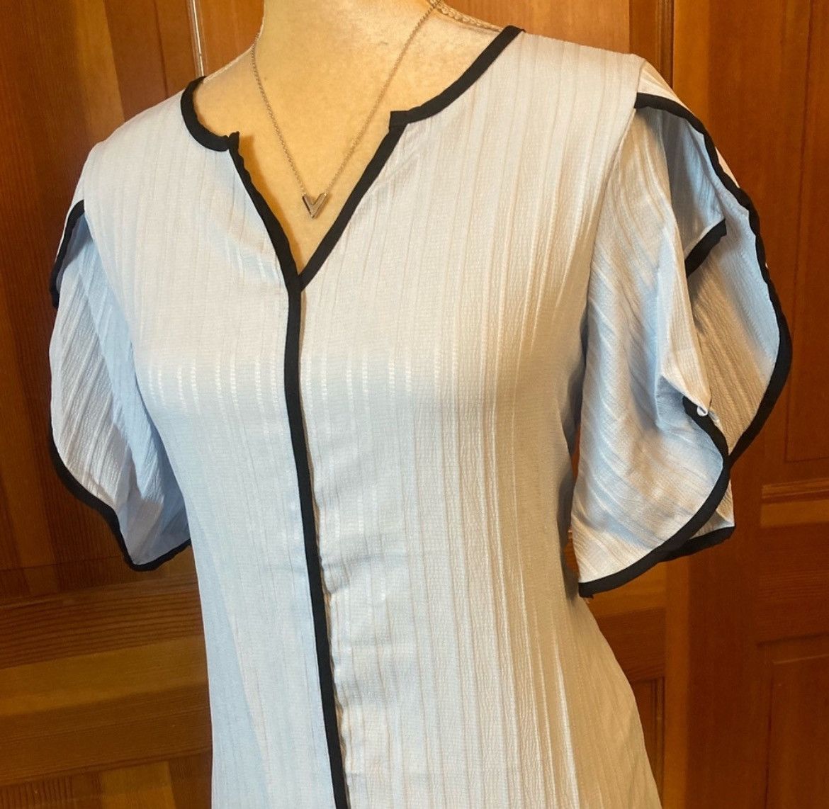 Designer × Other Nwt, Lavishly Paris Women’s Petal Sleeve Blouse Size S / US 4 / IT 40 - 6 Thumbnail