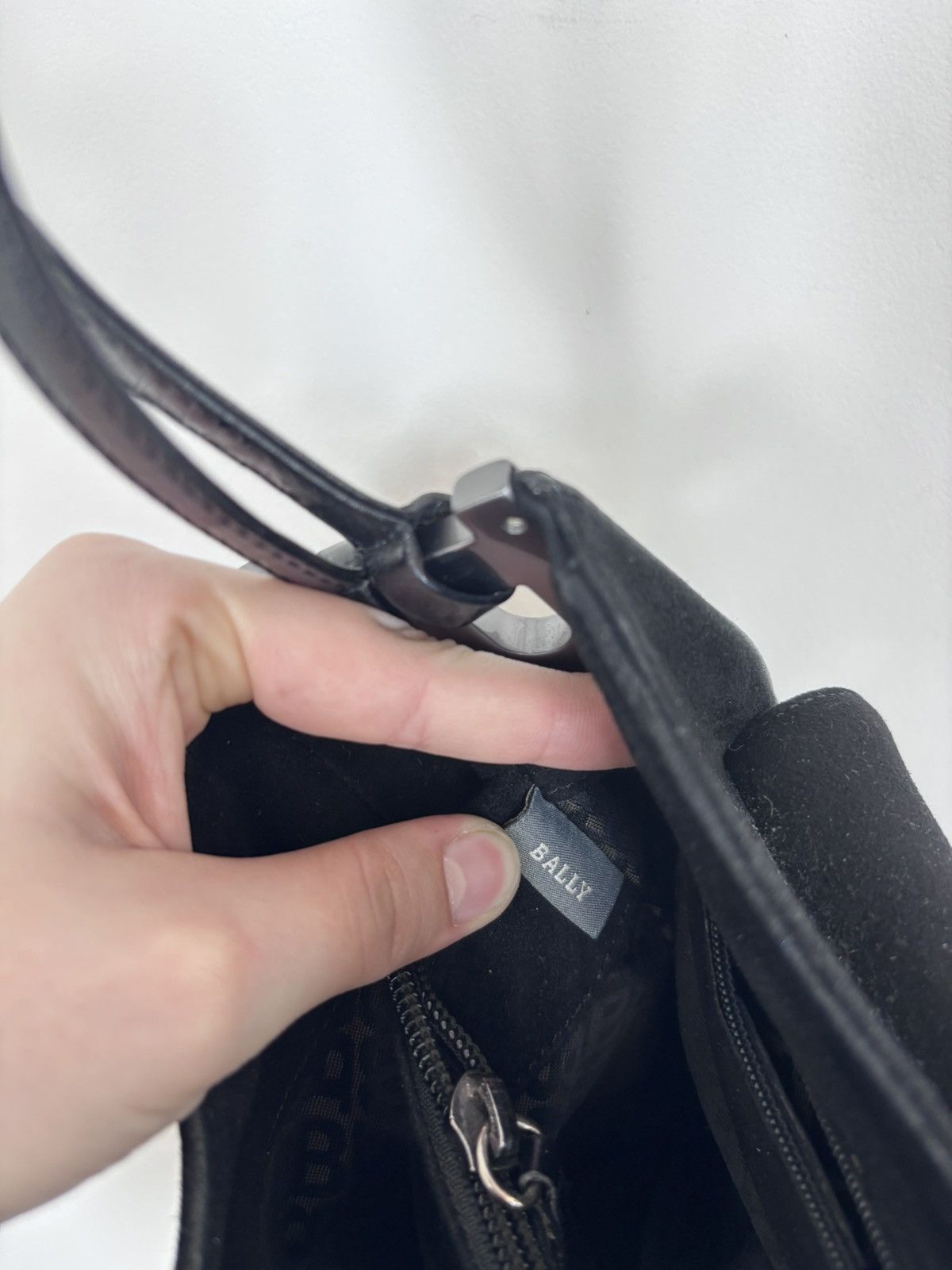 Bally Bally Black Suede Patent Leather Shoulder Bag Size ONE SIZE - 15 Thumbnail