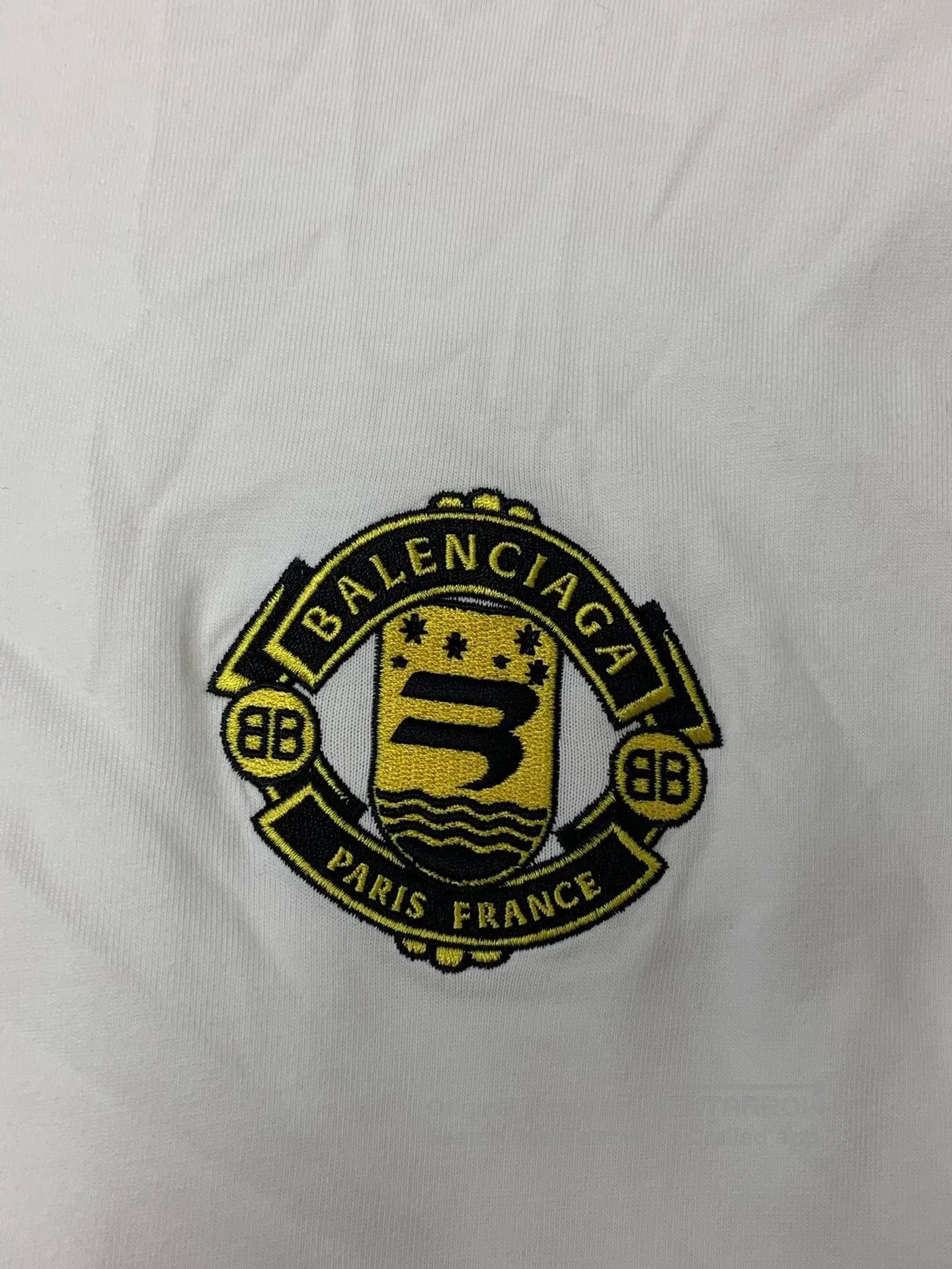 Balenciaga Balenciaga Men's Badge Crewneck Short Sleeve T-Shirt. Size US L / EU 52-54 / 3 - 3 Thumbnail