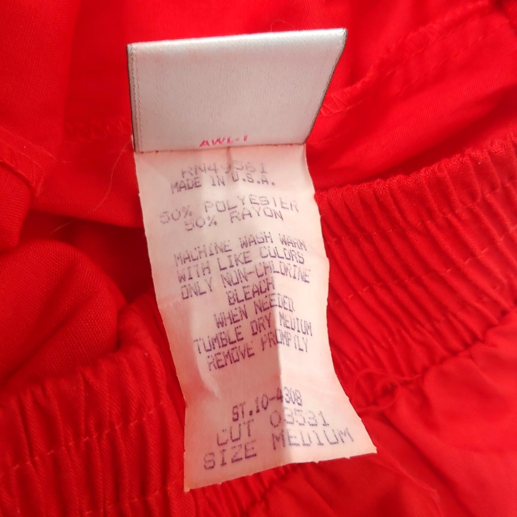 Etro VINTAGE American Weekend Shorts Womens M Red Elastic Retro Mom USA Classic NOS Size 28" / US 6 / IT 42 - 7 Thumbnail