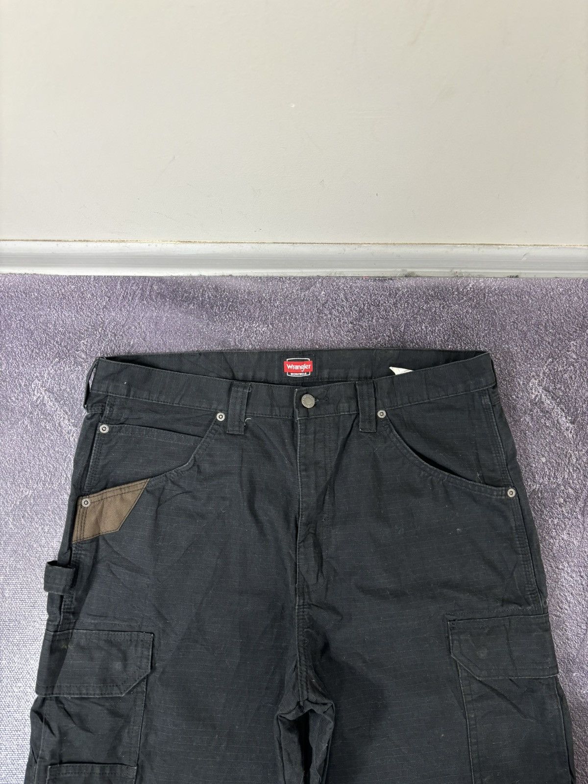 Wrangler Vintage Wrangler Workwear USA Utility Black Cargo Shorts Size US 36 / EU 52 - 8 Thumbnail