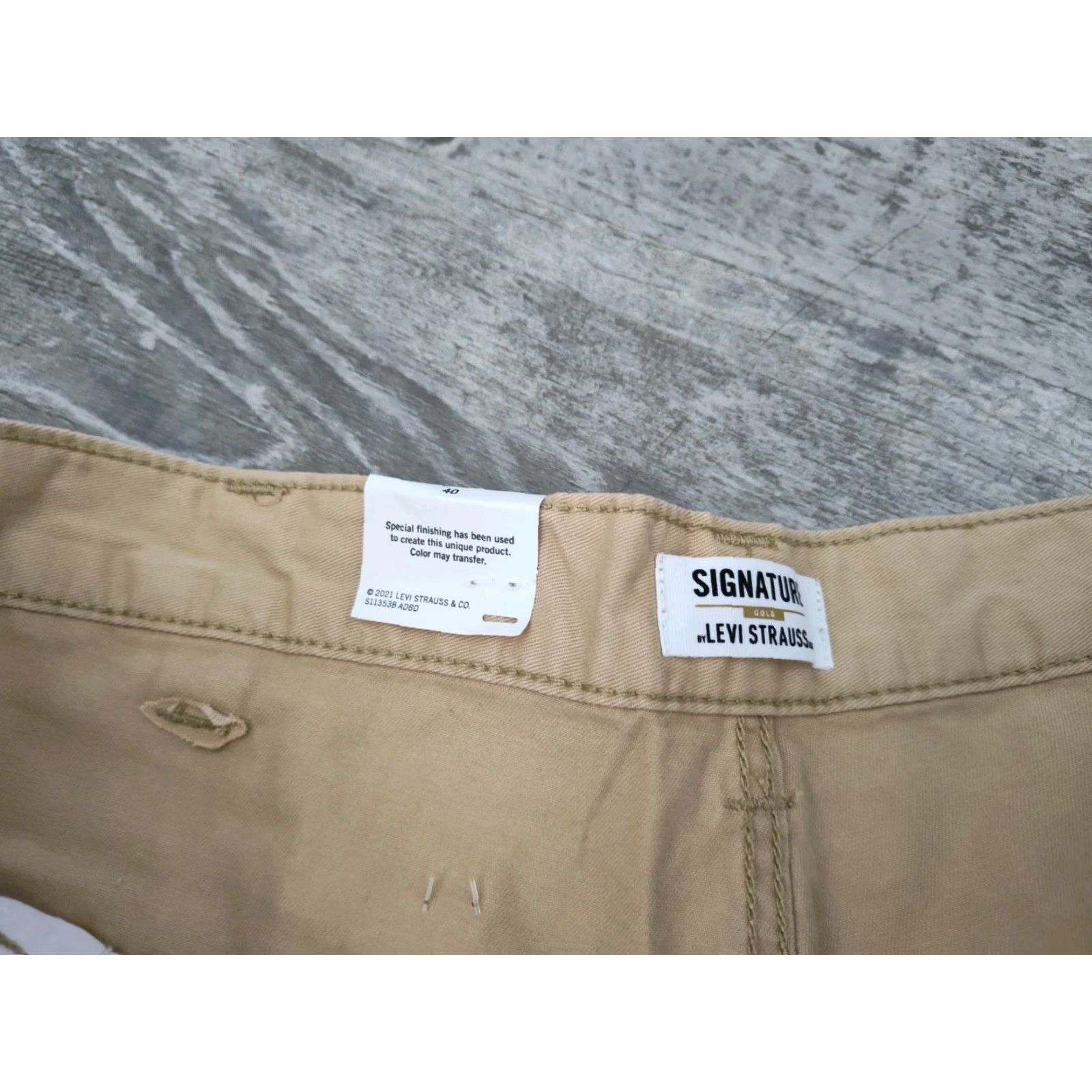 Levi's VINTAGE Levi's Signature Gold Utility Shorts Men’s Size 40 Casual Workwear Travel Brown Cotton 10.5" Inseam NWT Size US 40 / EU 56 - 7 Thumbnail