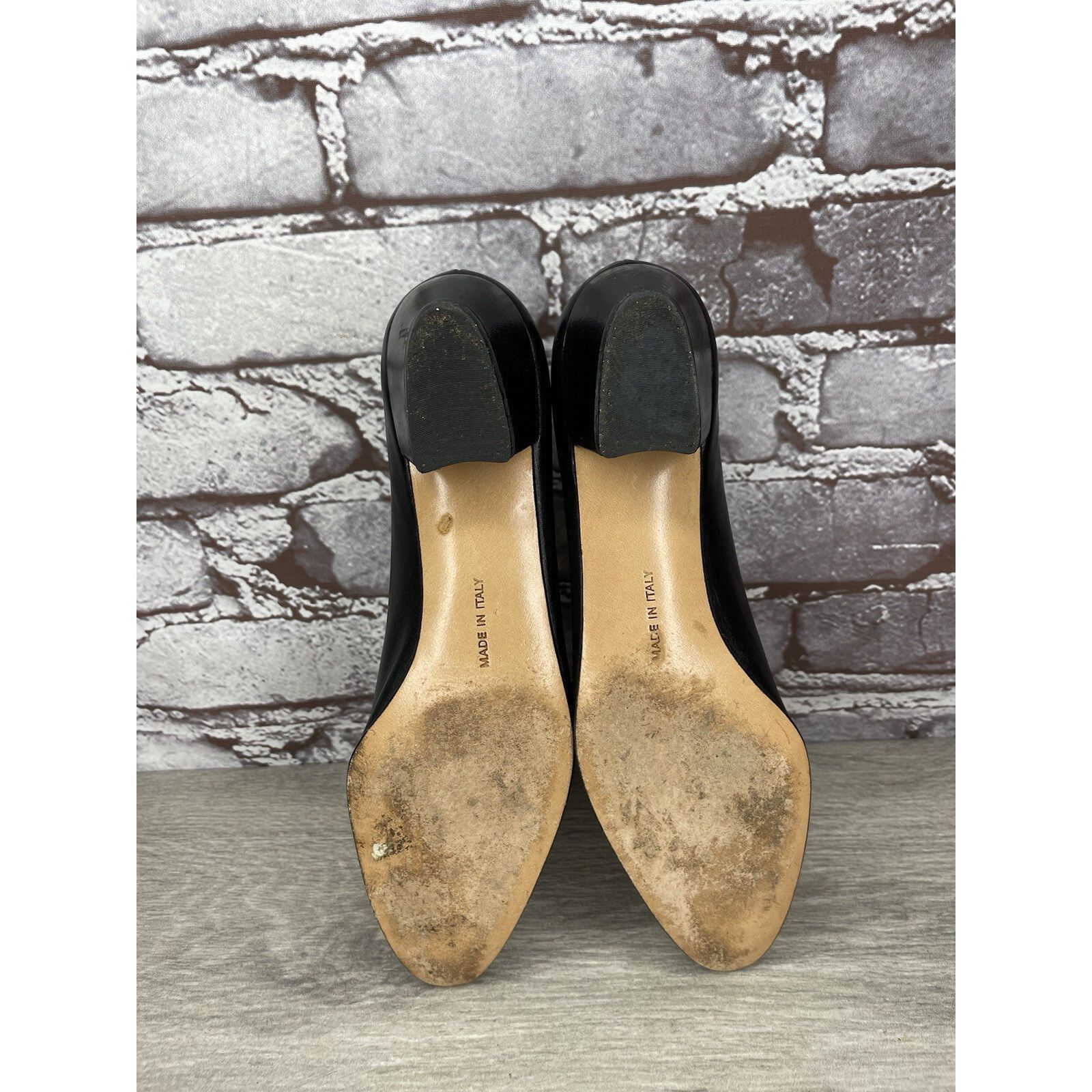 Salvatore Ferragamo Salvatore Ferragamo Black Leather Gold Bow Designer VTG Heel Size US 6 / IT 36 - 24 Thumbnail