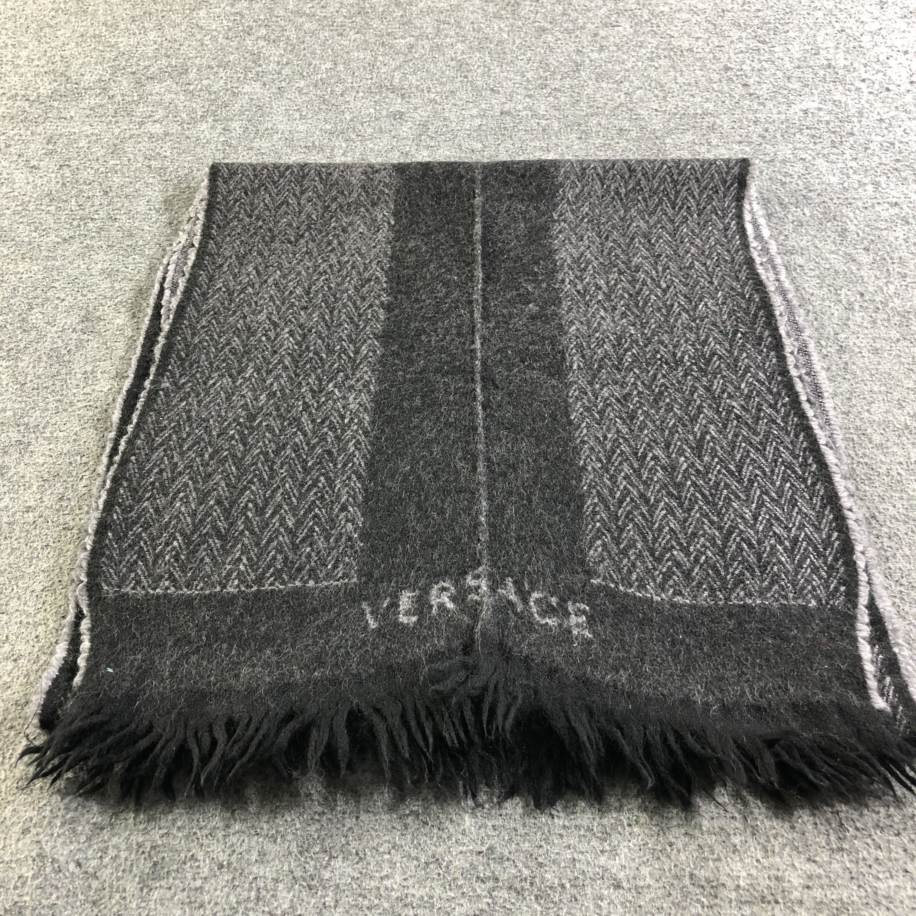 Versace Versace Medusa Head Wool Scarf Muffler V2052 Size ONE SIZE - 5 Thumbnail