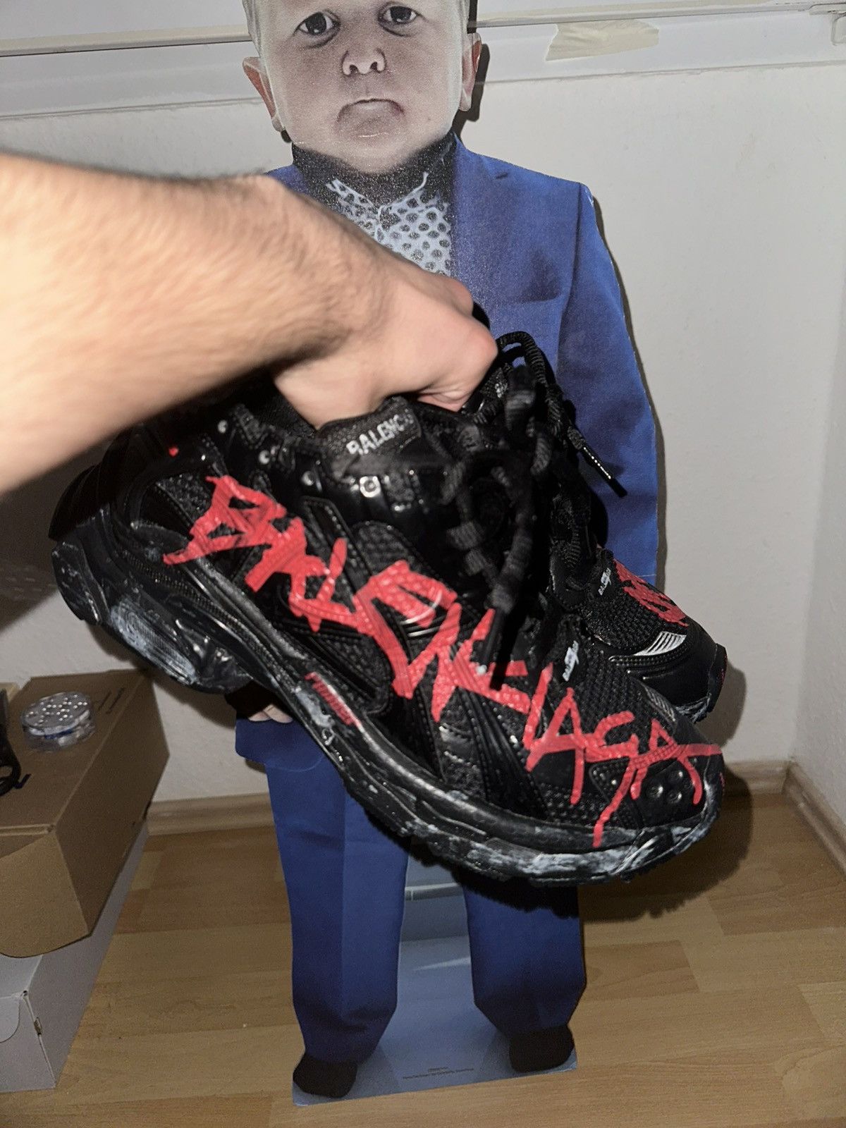 24-25AW バレンシアガ TRACK GRAFFITI スニーカー Balenciaga Runner Graffiti スニーカー | ホワイト | FARFETCH JP