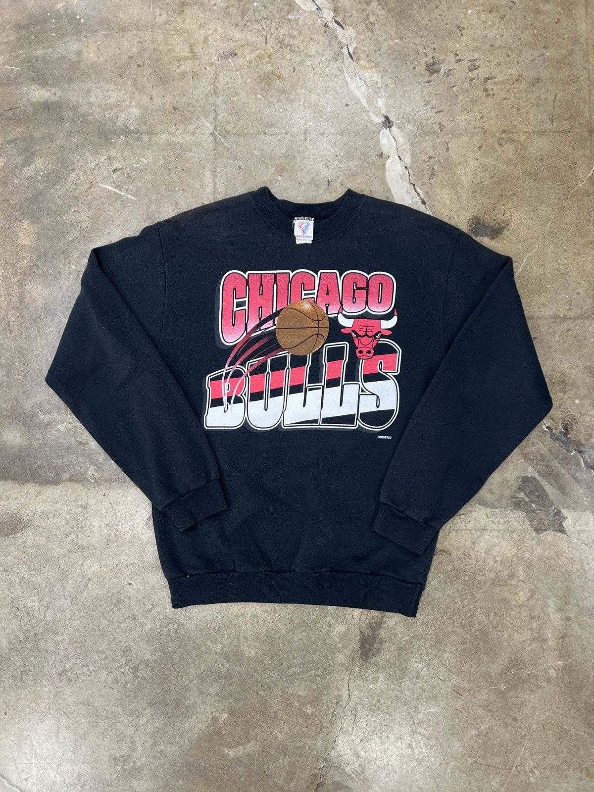 NBA × Vintage Vintage Chicago Bulls Basketball Gated Tag Crewneck Medium Size US M / EU 48-50 / 2 - 2 Thumbnail